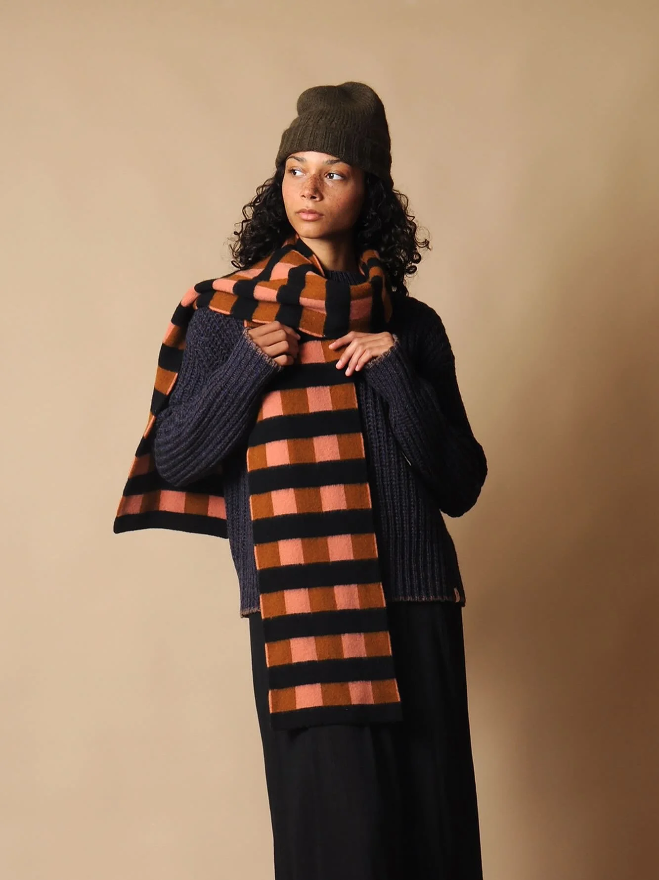 Outfit available at our brick &amp; mortar in Fairfax and online conifershop.com 
@megcohendesign flat knit hat
@moismont sweater 
@jogordonknitwear scarf
🧣🫶🏼✨