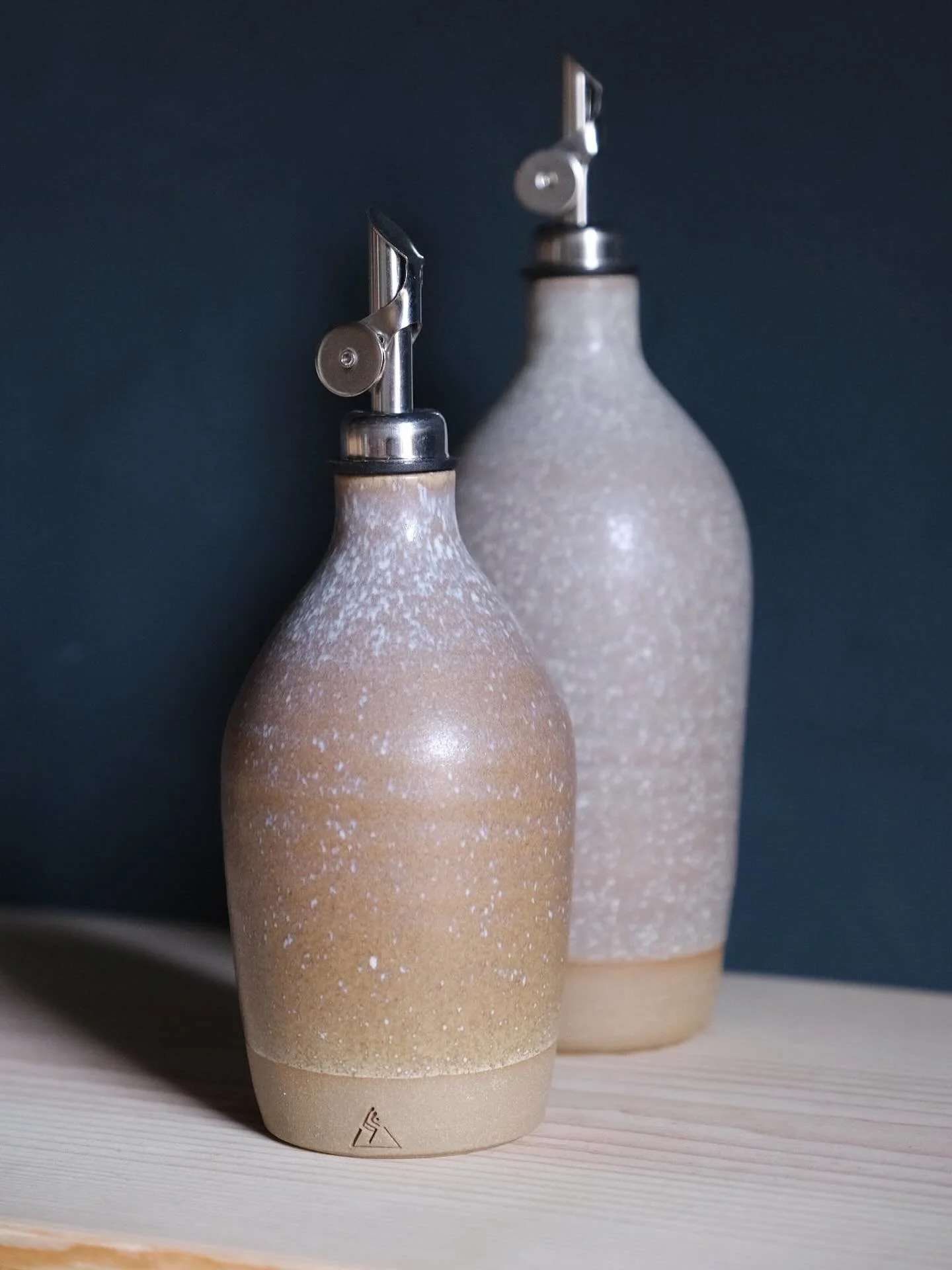 Our favorite @settle_ceramics olive oil bottles are back ! In two sizes 😍