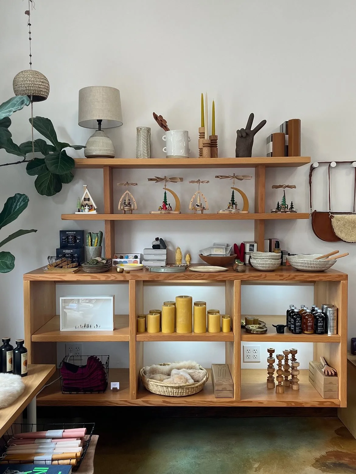 We have our German Holiday pyramids out, these bring a little joy to your home ✨ light the candles and watch the little scene spin 
🦌 🎄 🐈