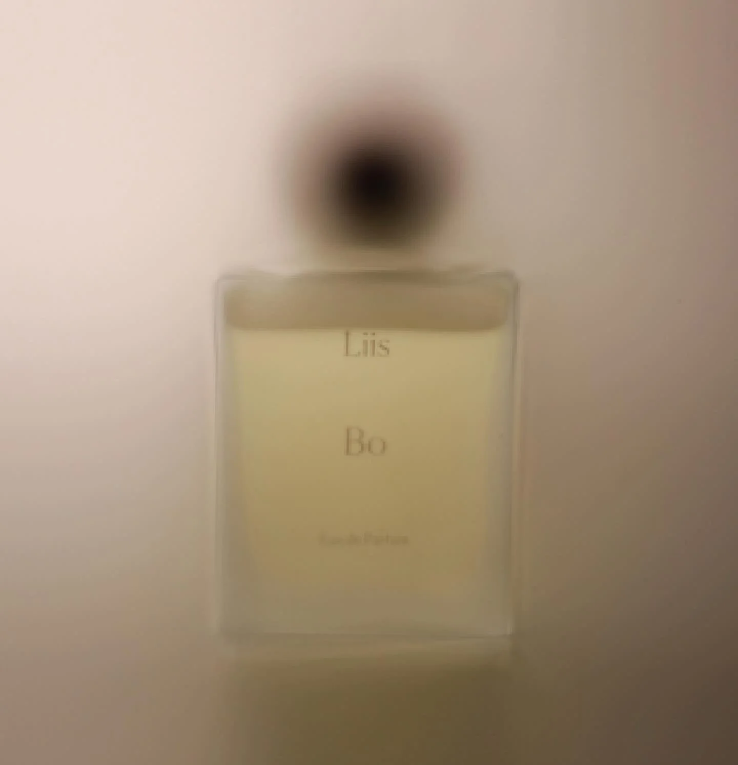 BO is 
Woodsy
Soft
Sensual 
With notes of redwood pine, cedar, tobacco and vanilla beans 🫶🏼✨