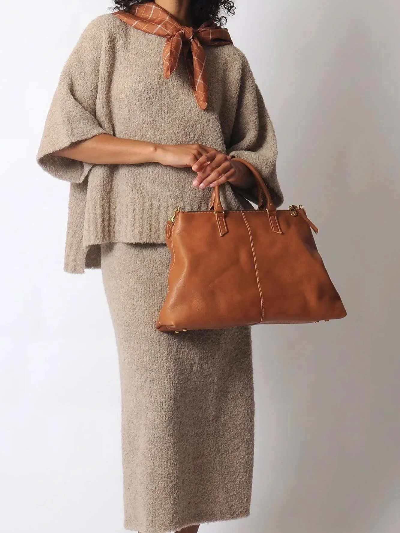 Beautifully crafted @pennyroyal_design Phoebe bag in whiskey and black ❤️✨