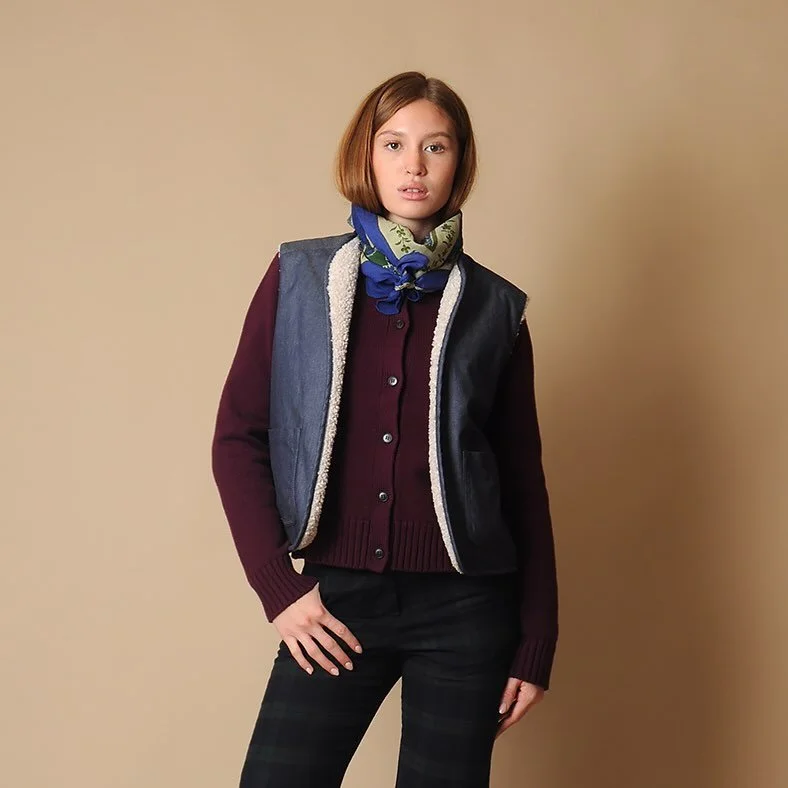 @forestray_ross 🥰 modeling @conifershop reversible vest and plaid pant
@demyleeny cardigan
@moismont scarf