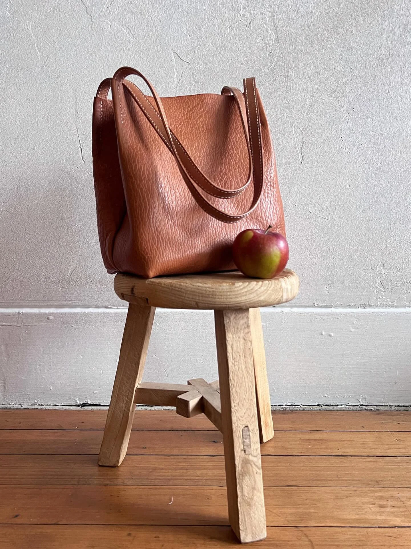 The perfect size @pennyroyal_design tote bag is here 😍