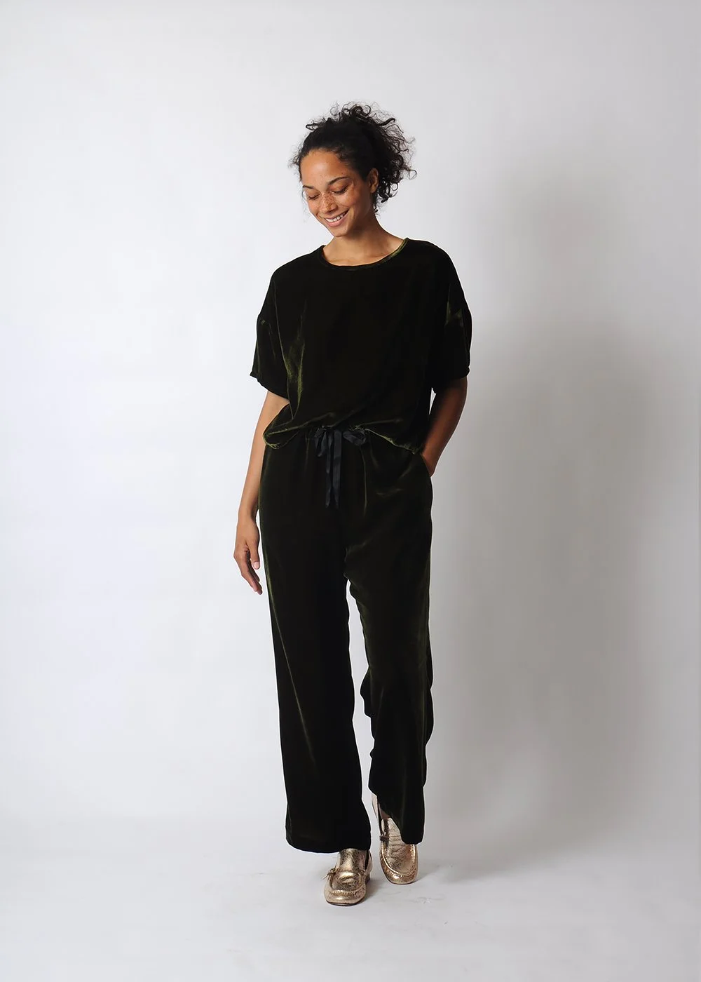 conifer_velvet_lounge_set.JPG