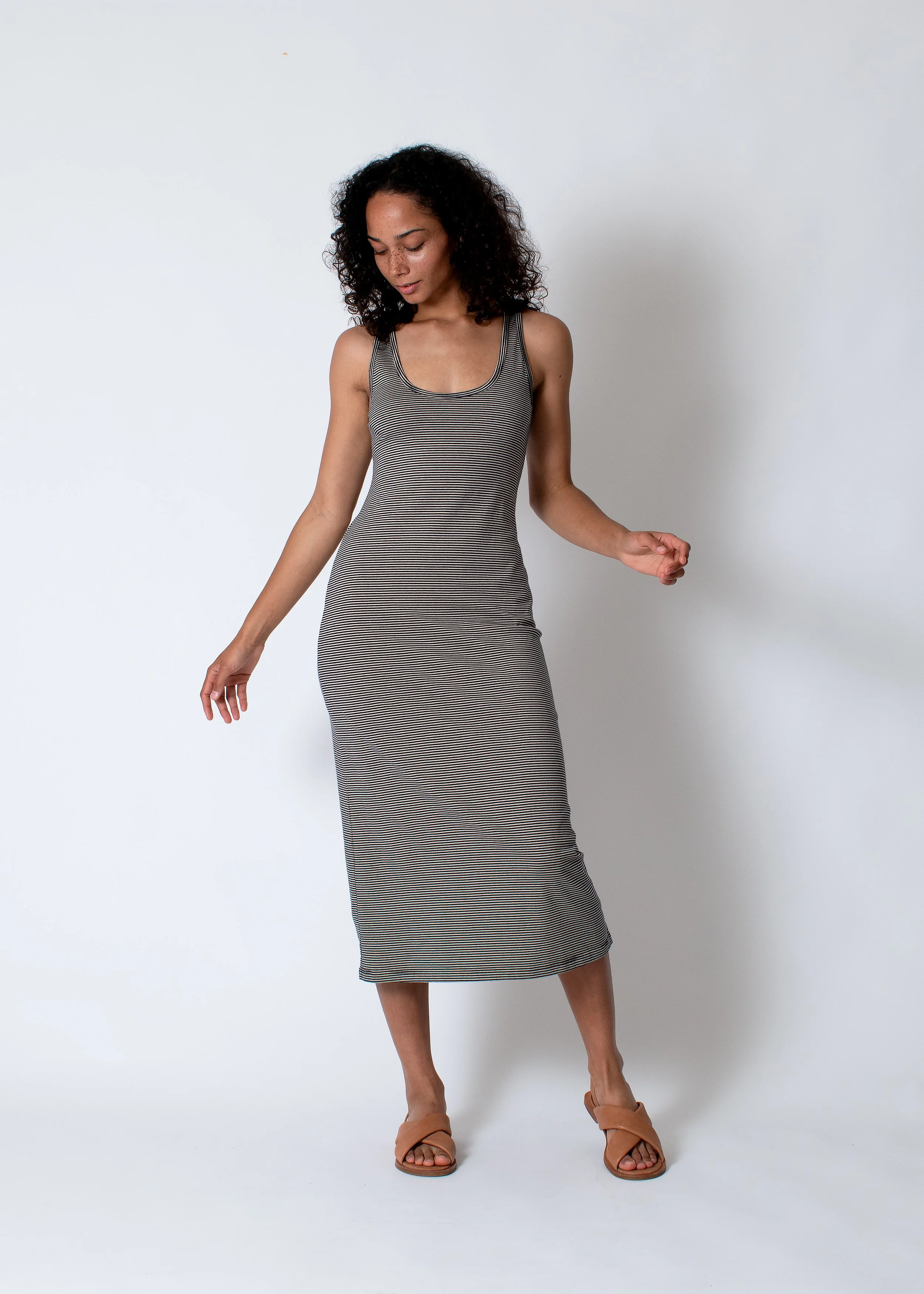 conifer_lesley_Dress_move_3.jpg