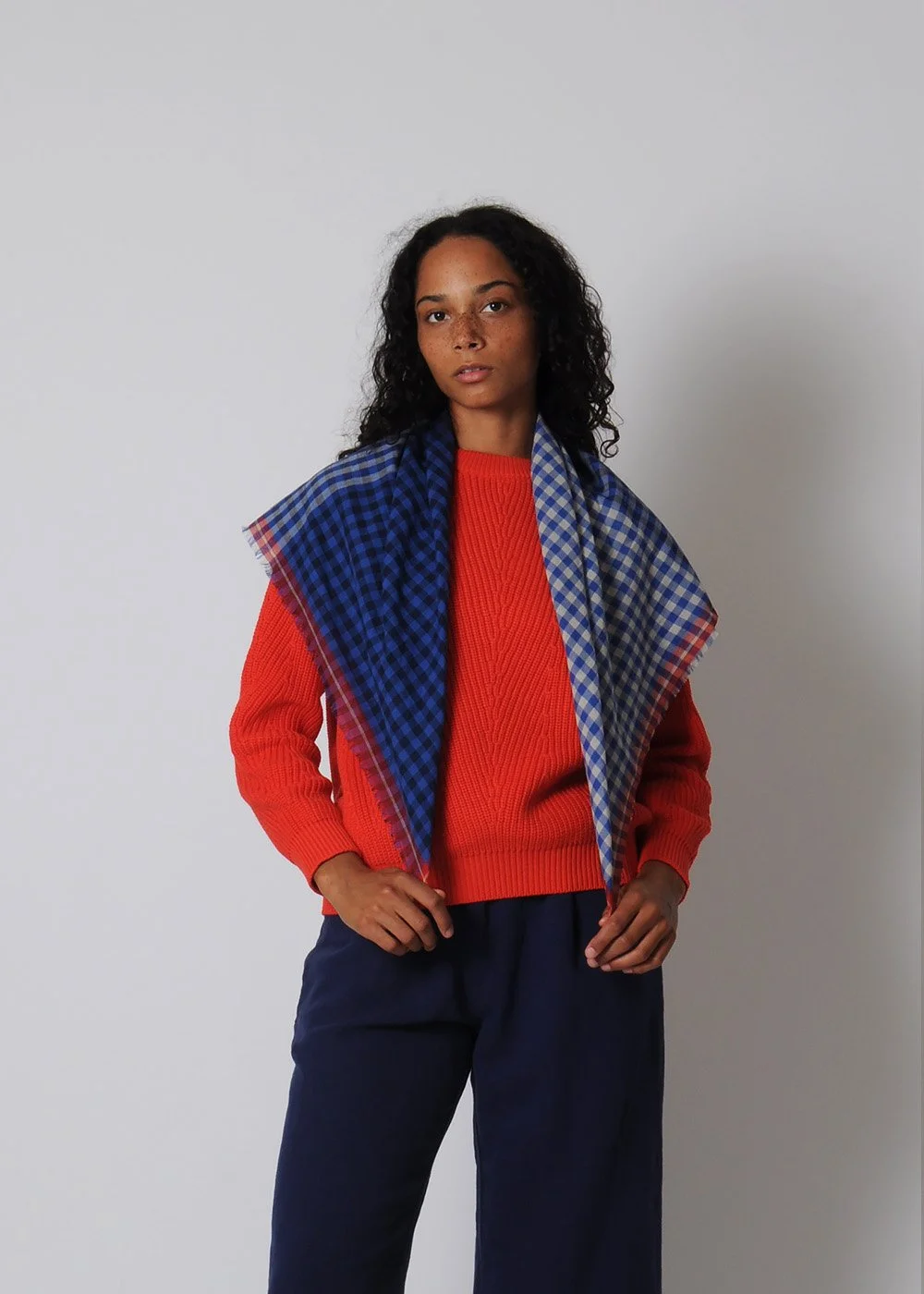 moismont_scarf_red_blue_main.jpg