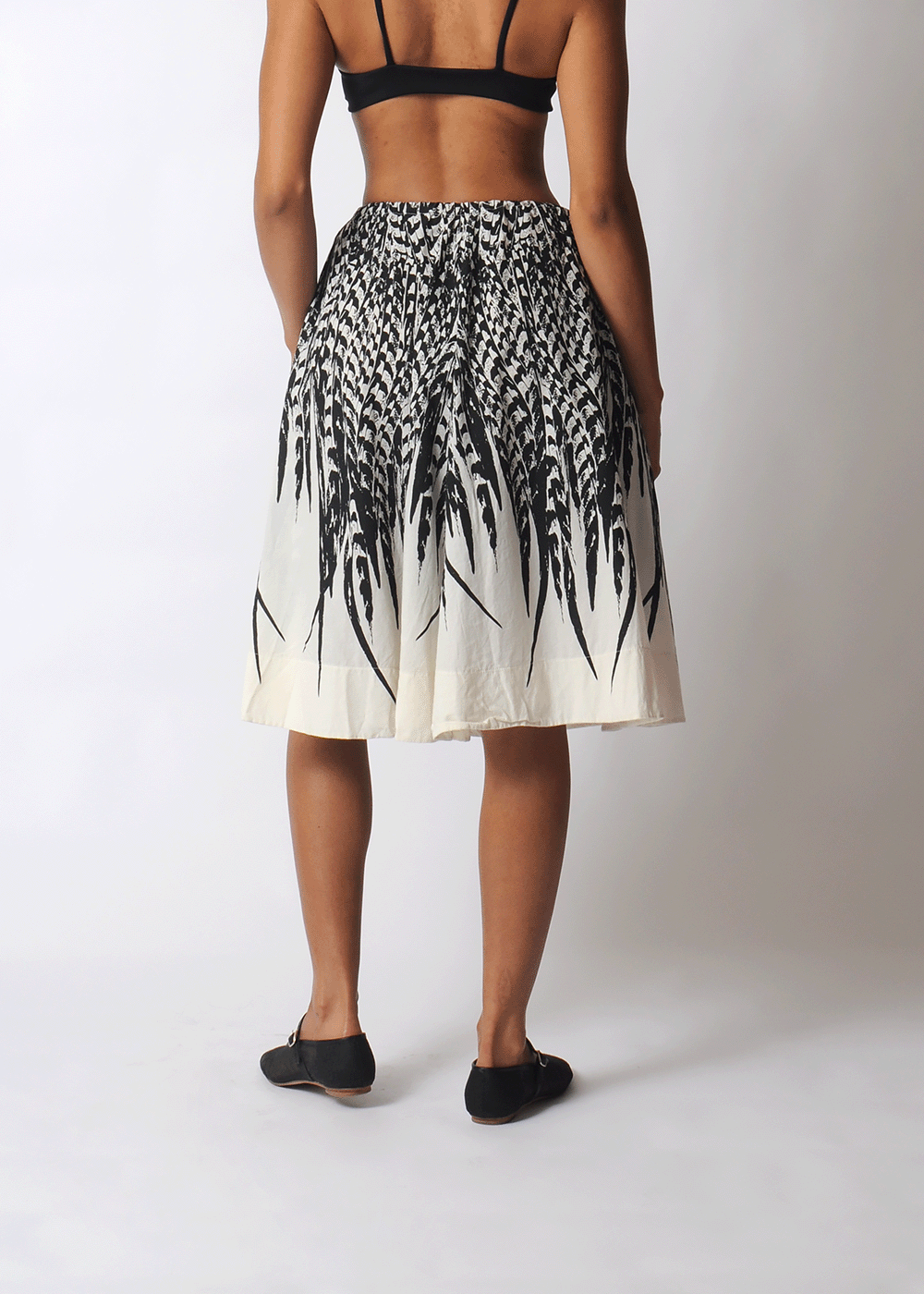 uzi_feather_skirt_back.gif