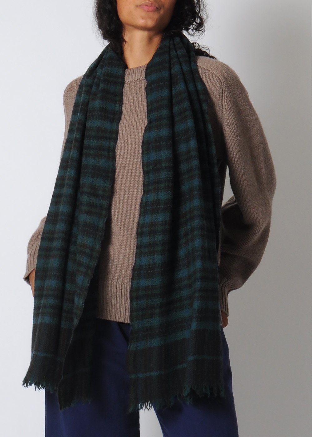 moismont_scarf_green_close.jpg