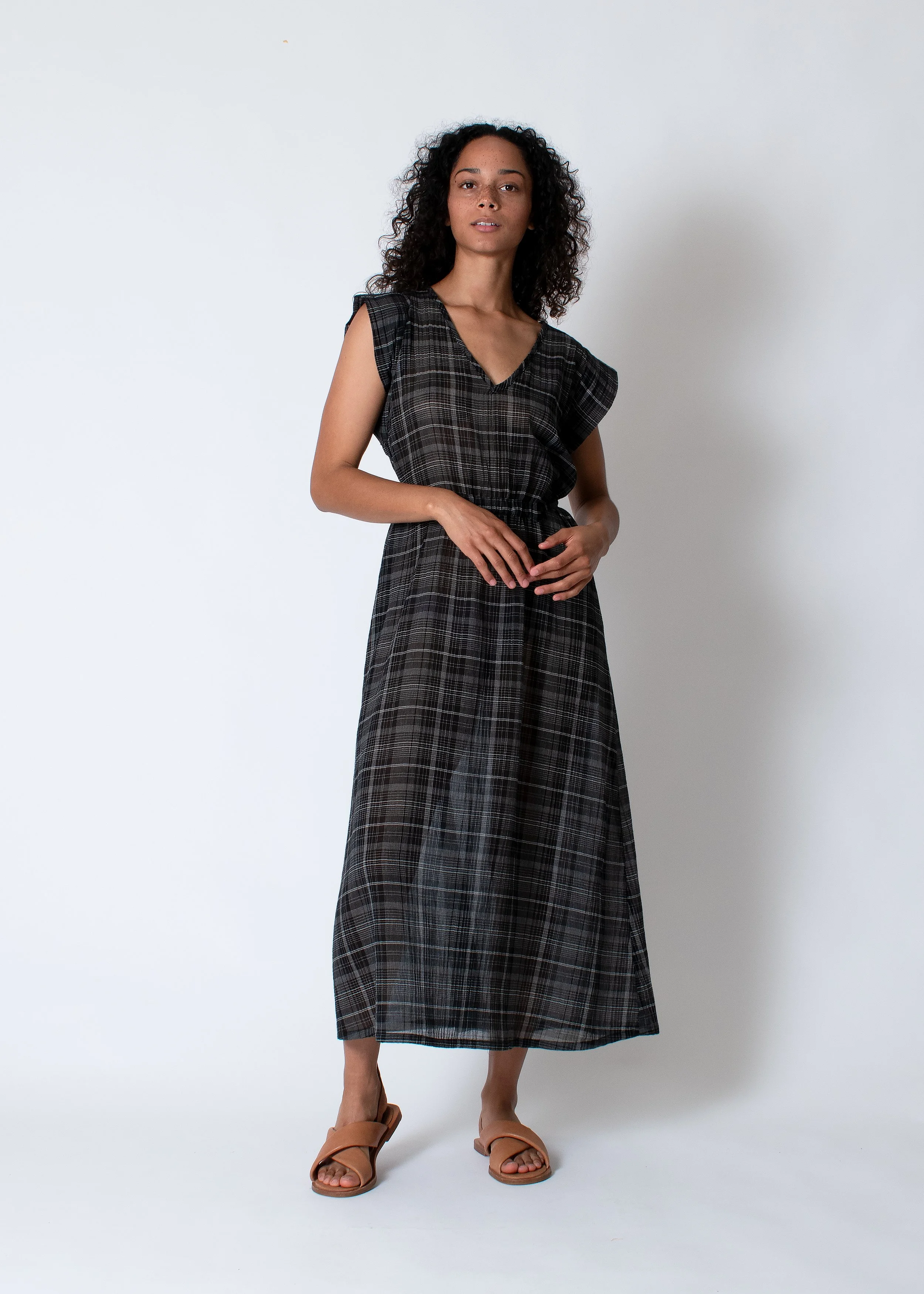 conifer_cap_slv_dress_blk_plaid_move.jpg