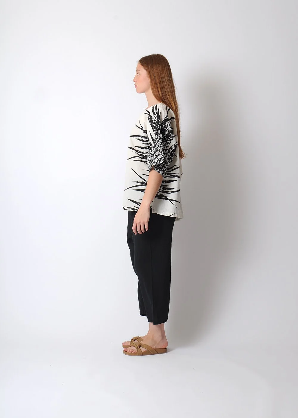 Uzi:Box-WHITE-BLACKPANT-1.4.jpg