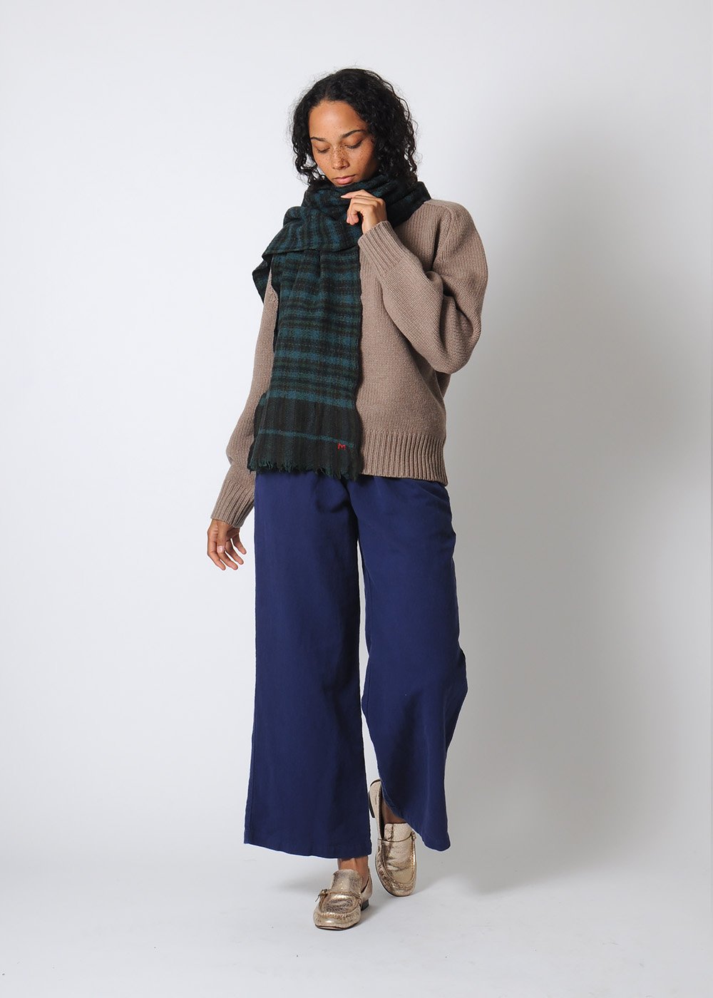 moismont_scarf_green_long_full.jpg