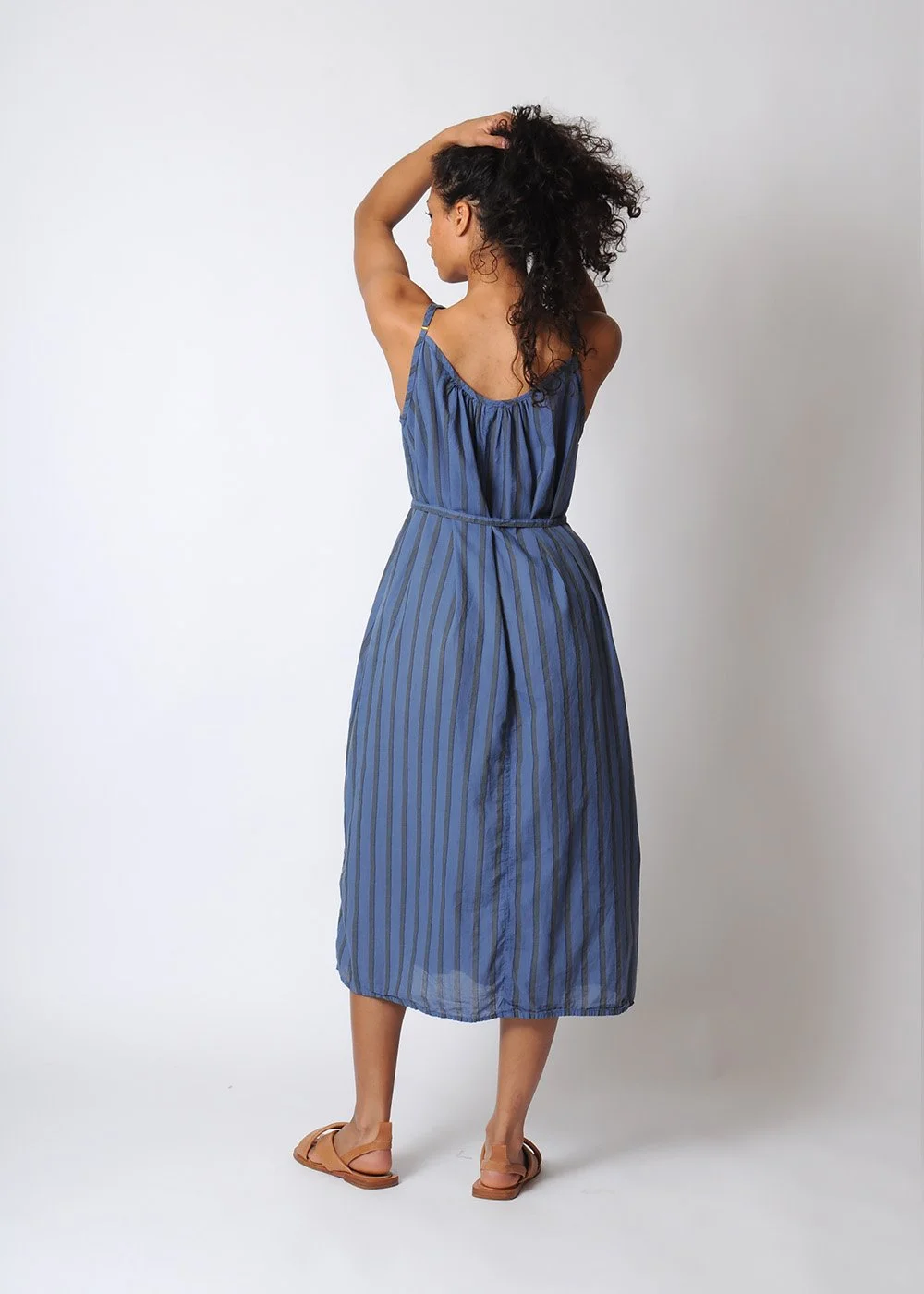 conifer_summer_dress_blue_back_armup.JPG