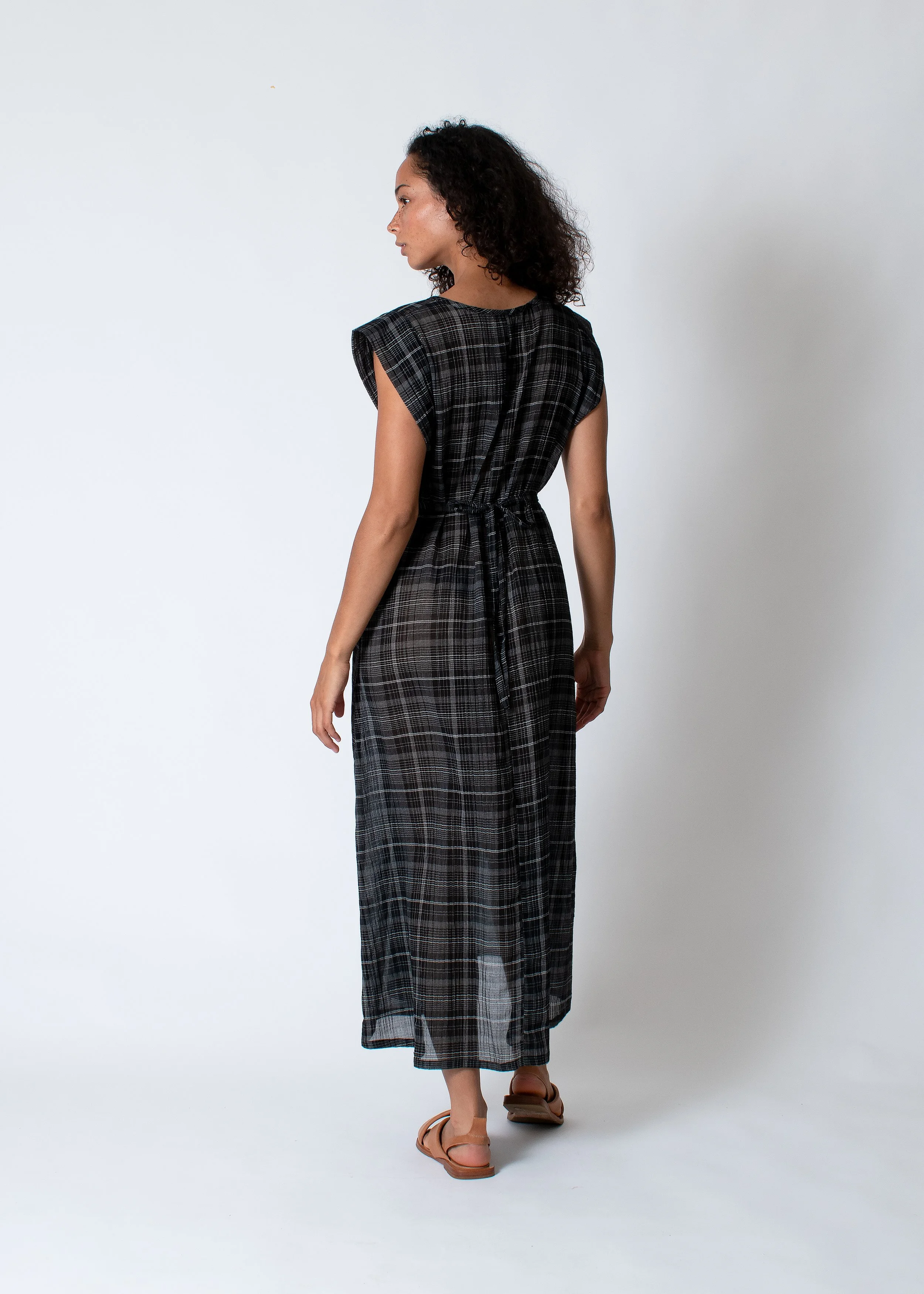 conifer_cap_slv_dress_blk_plaid_back.jpg
