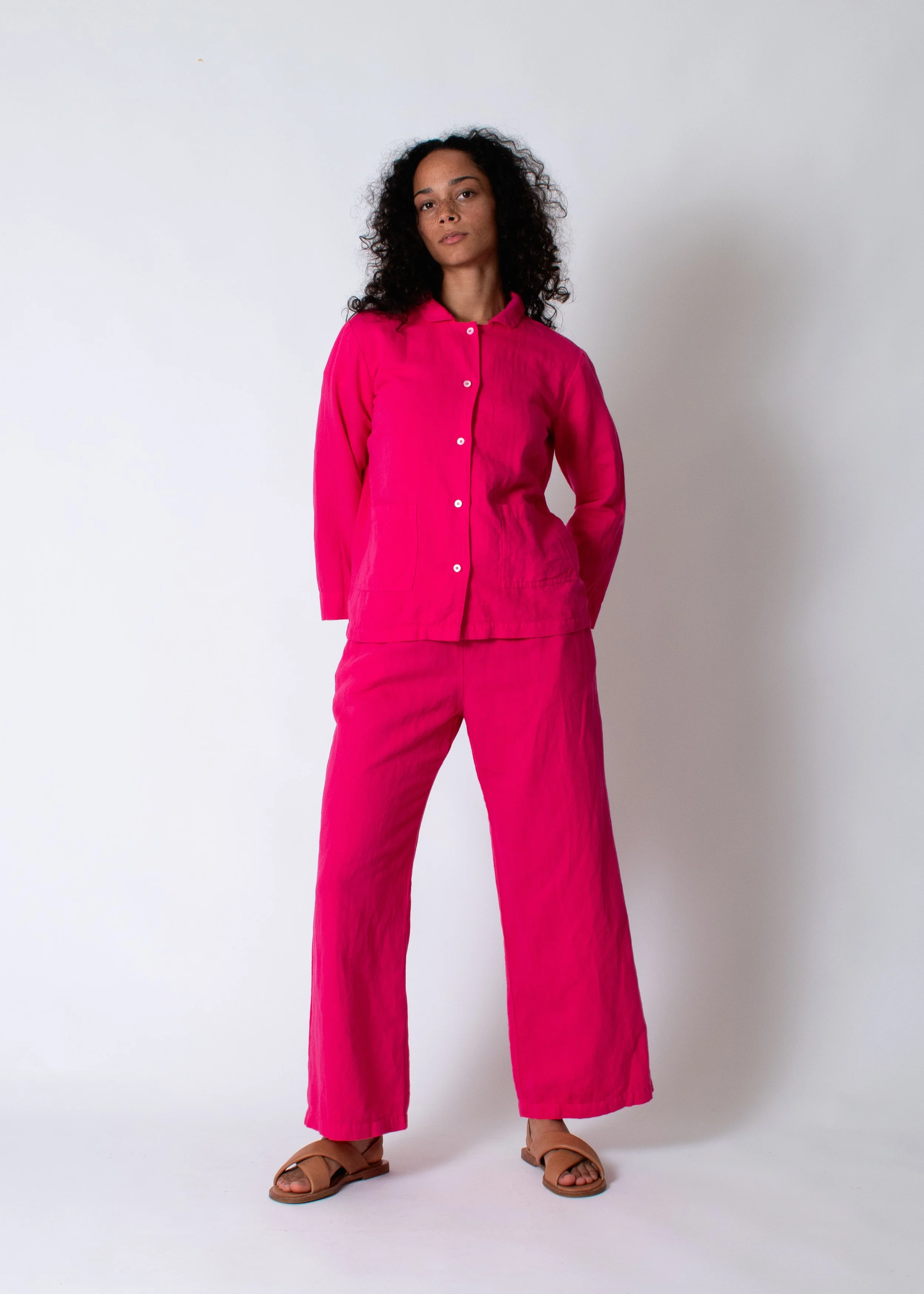 conifer_lounge_set_pink_closed_move_2.jpg