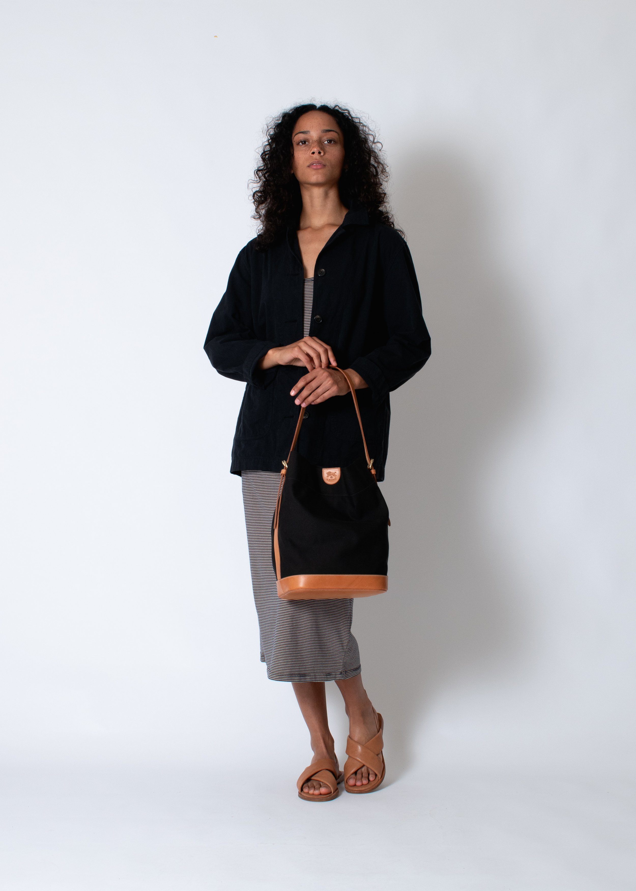 il_Bisonte_bucket_bag_blk_3.jpg