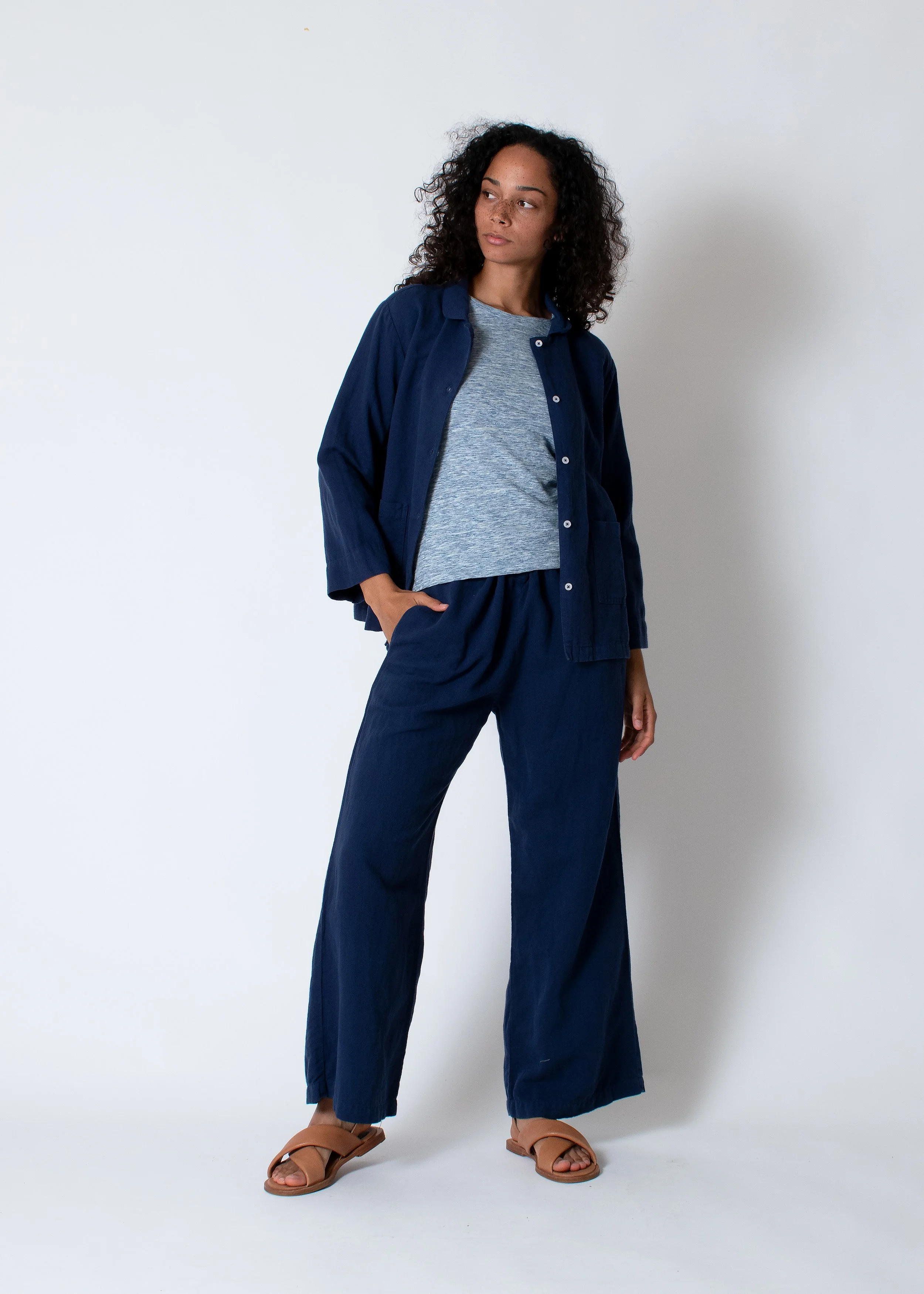 conifer_lounge_set_navy_move2.jpg