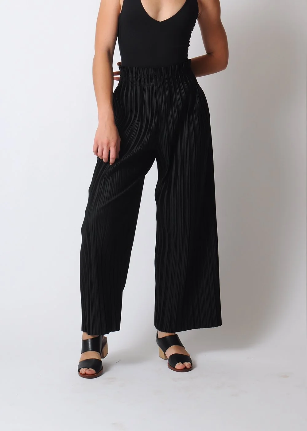 PROCHE_PLEAT_PANT_CROP.jpg