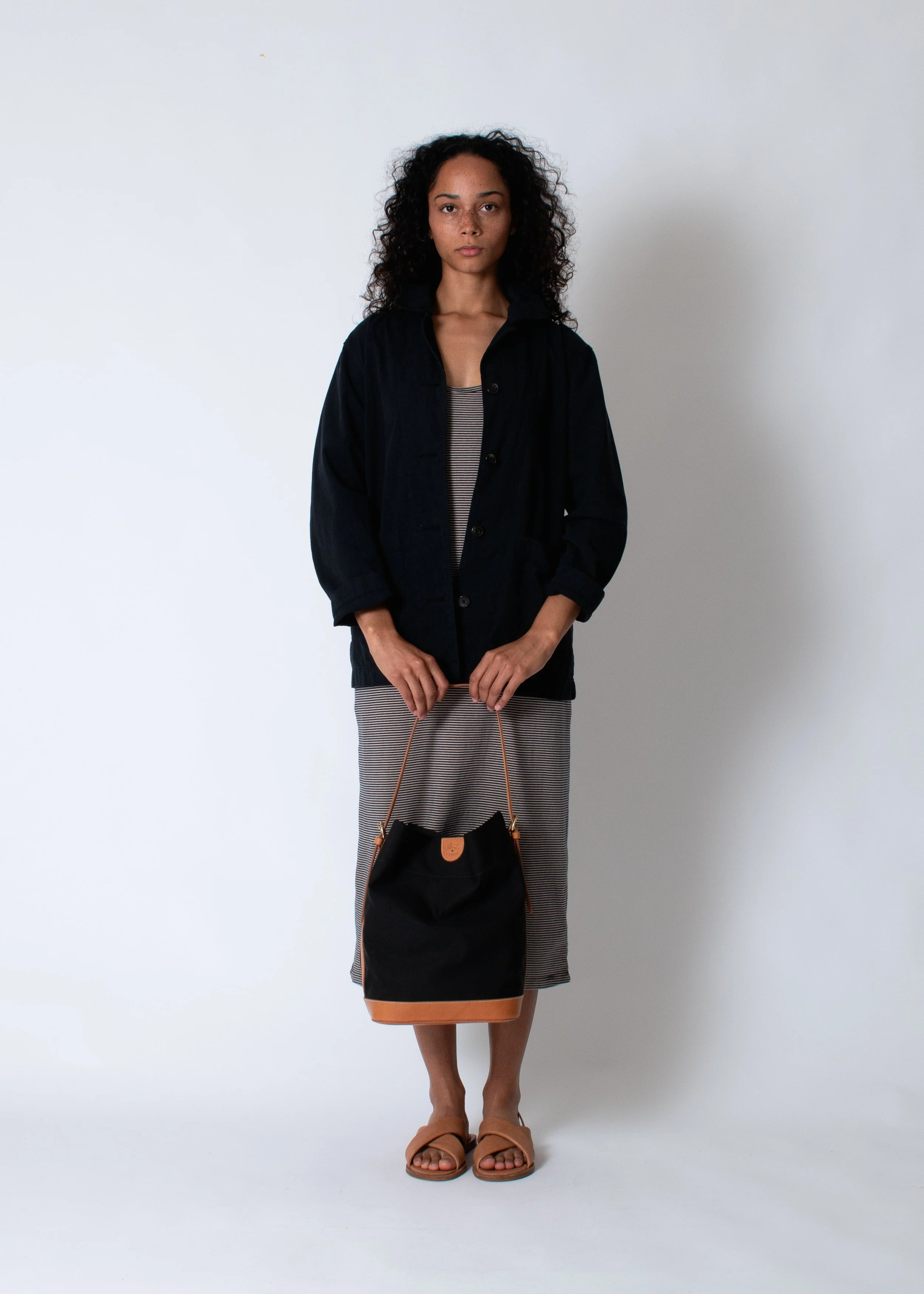 il_bisonte_bucket_bag_blk_5.jpg