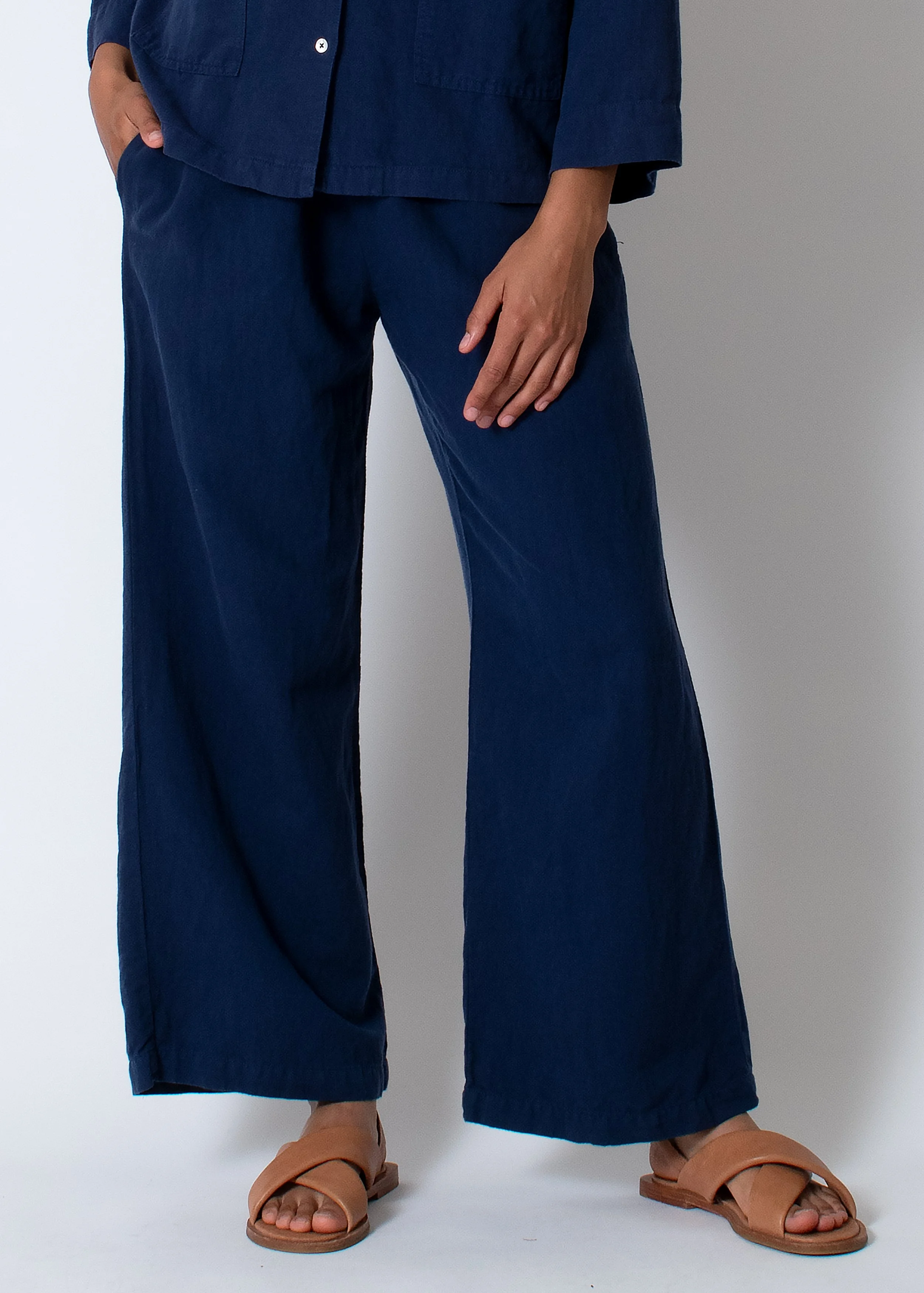 conifer_lounge_set_navy_front_4_cu.jpg