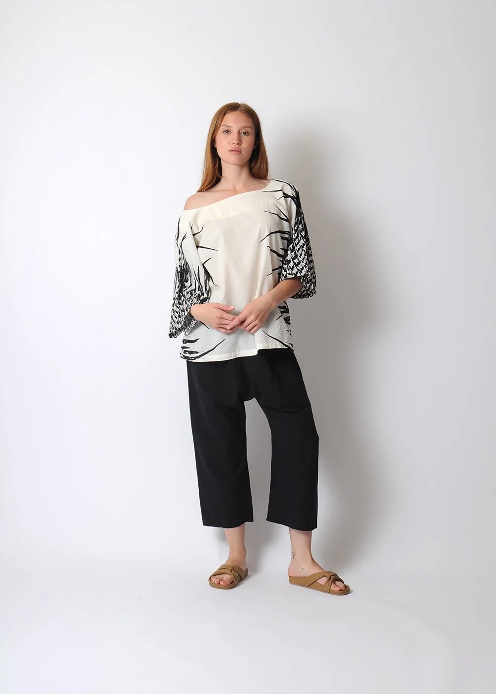 Uzi:Box-WHITE-BLACKPANT-1.5.jpg