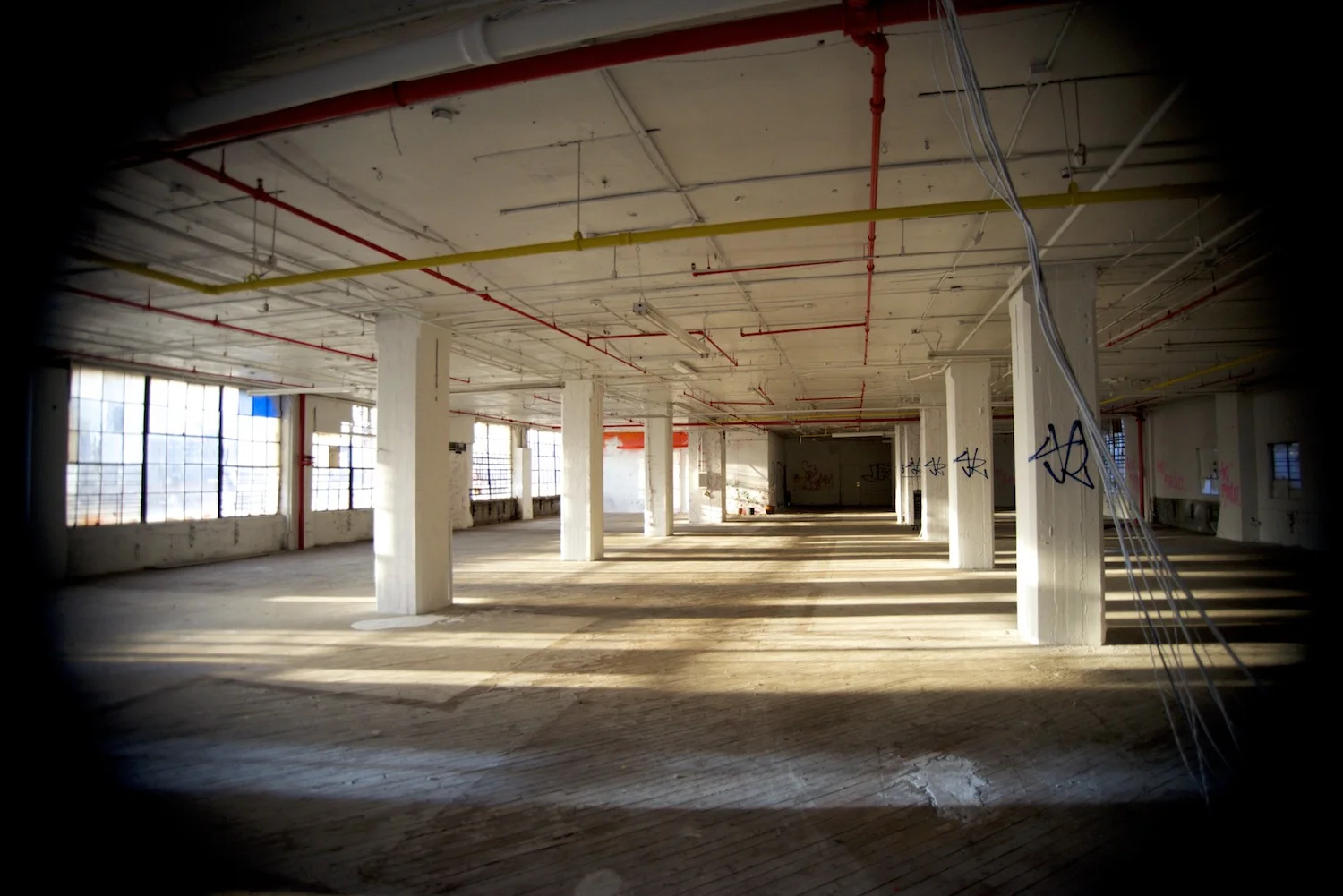5pointz_empty_inside.jpg