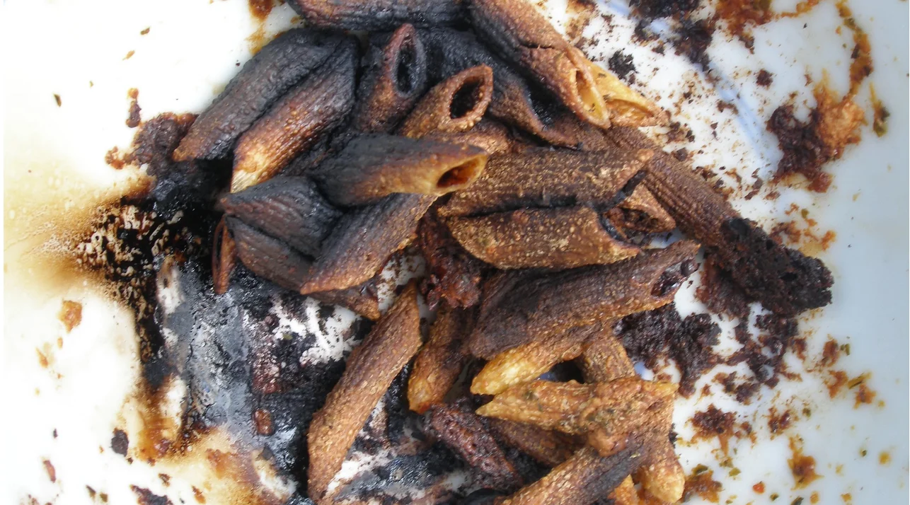 American Exchange Students in Italy Start Fire by Cooking Pasta Without Water