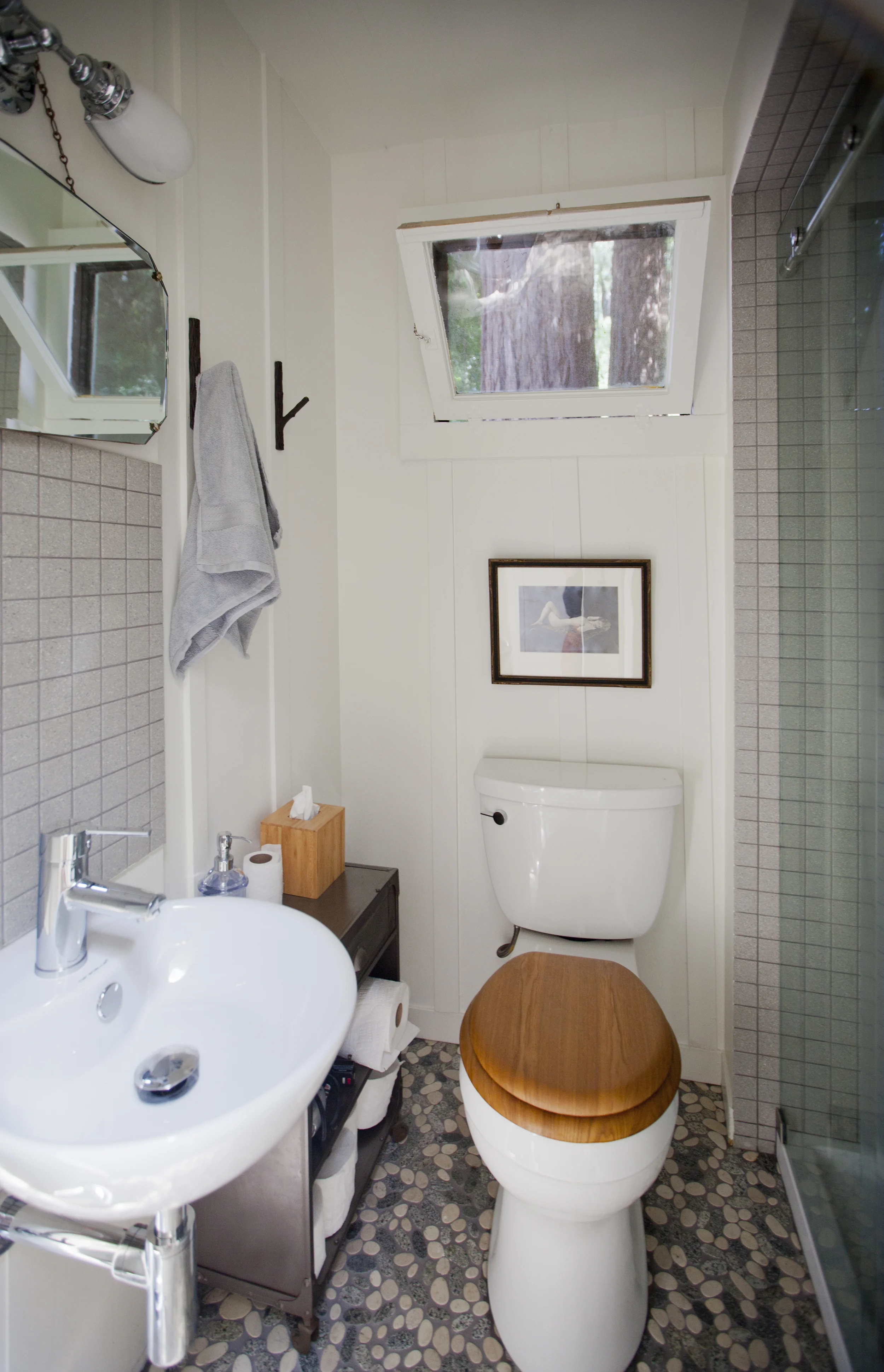 "Nest" cottage Bathroom.