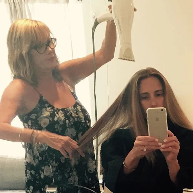 #sisterselfie #sisterhairselfie #marciabrady #marciamarciamarcia #sisters #longhairdontcare #longhair #sisterlove #sisters #sis #sista #milazzos #milazzomattey 👯 by nipperjojo