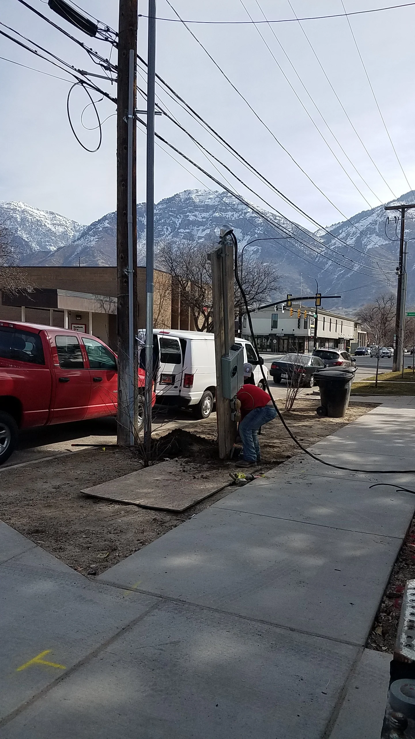 The electricians got the house transferred over to the new power service which means we were able to say goodbye to the awful looking temporary power pole out front.