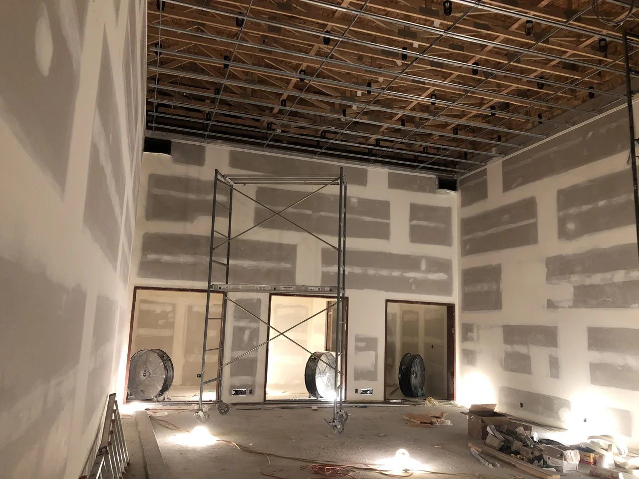 Tracking room 1.