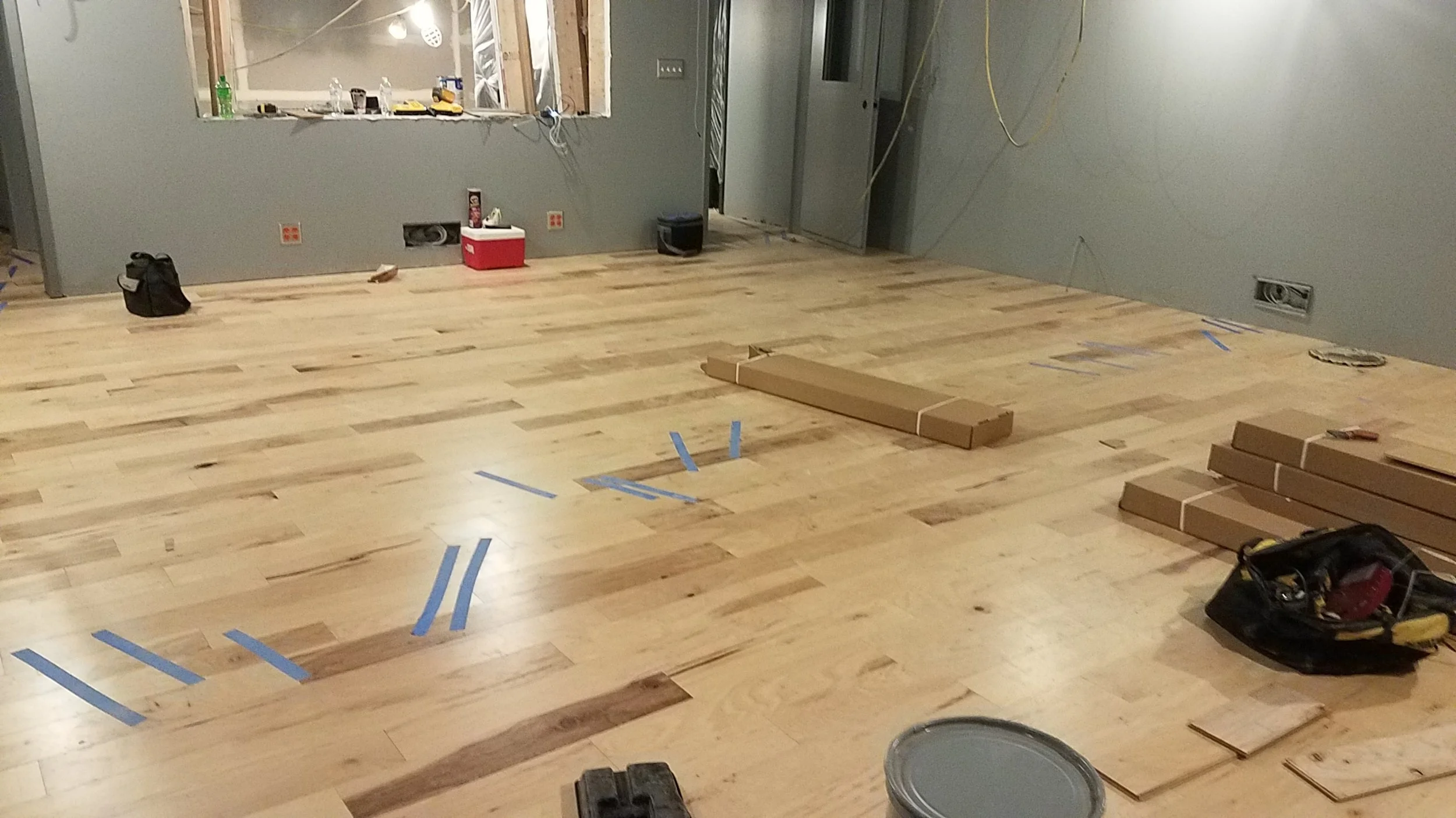The floors in studio 2 are finished now.