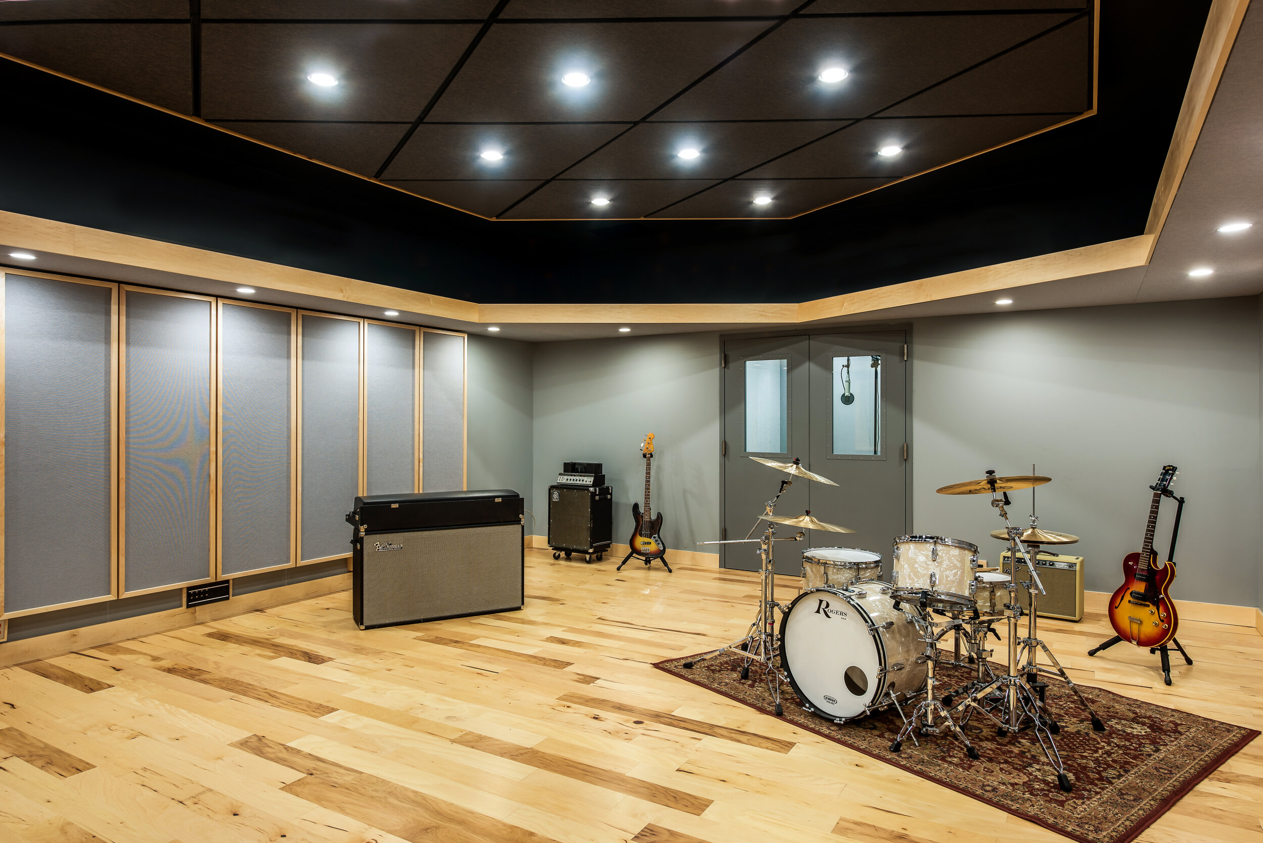 Tracking Room 2