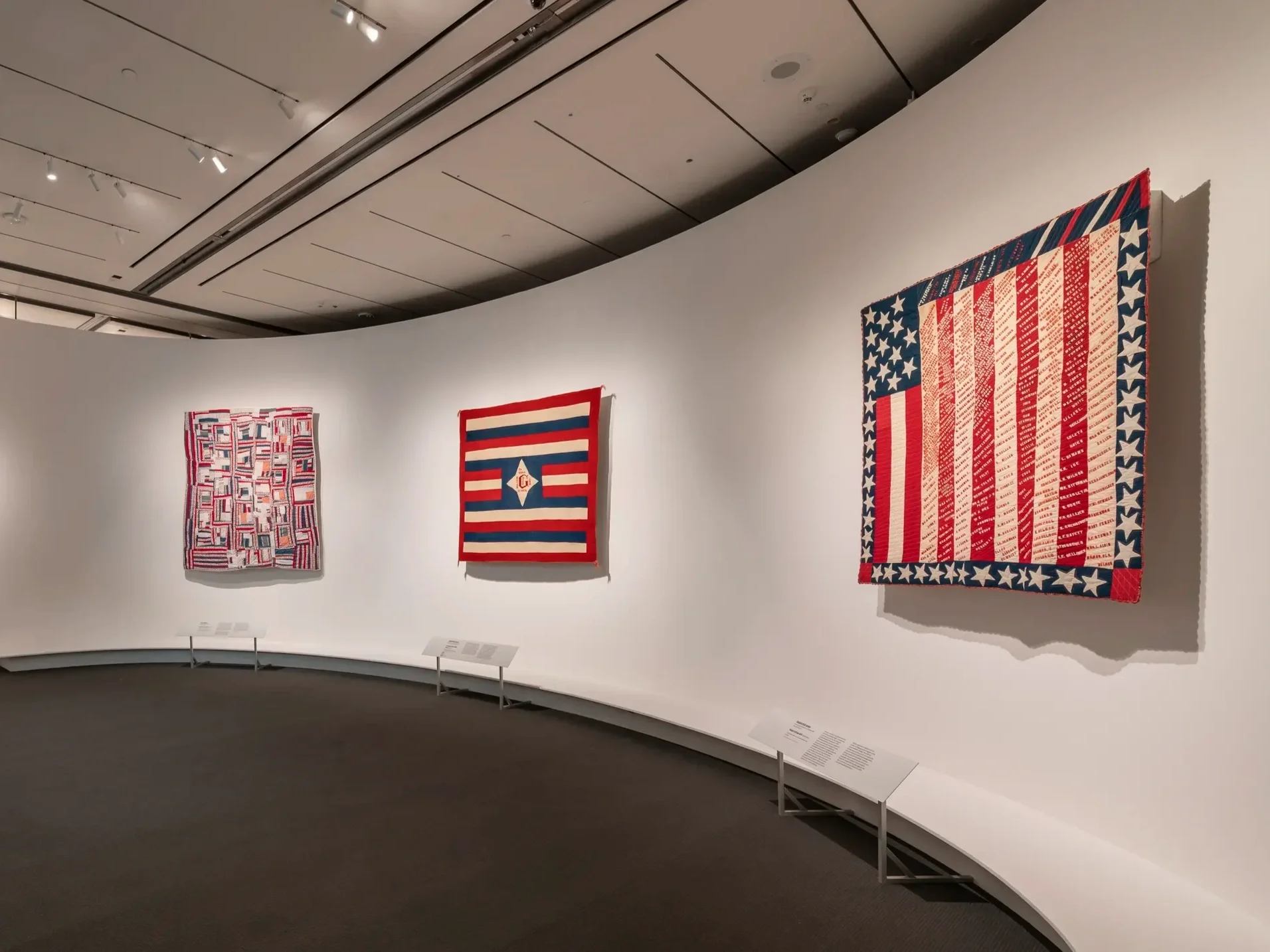 fabric-nation-quilts-mfa-boston-curved-wall.webp