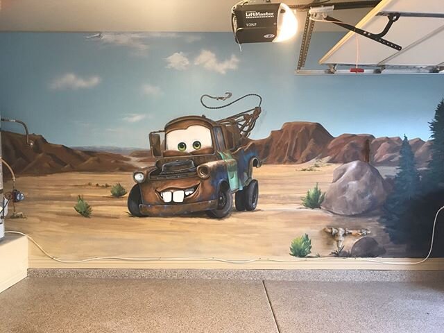 Towmater is one of the cutest Pixar characters. 'Mater is also one of the most fun and challenging characters to paint. We had to include him in this Cars garage, it was an absolute must!⁠
.⁠
.⁠
.⁠
.⁠
.⁠
#muralartist #interiordesign #art #muralsdaily