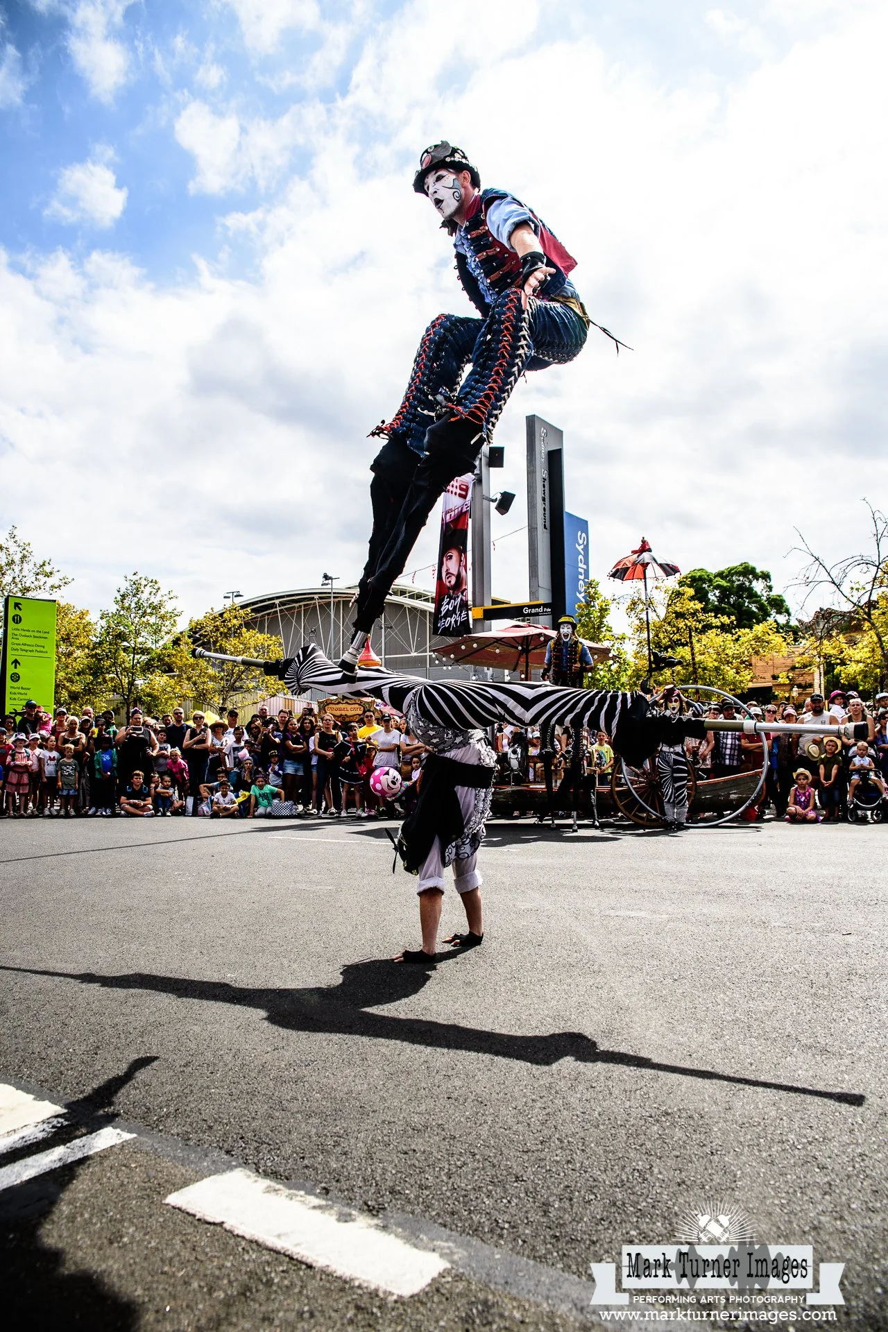 High-level acrobatic stilt performance by STILTSHOW