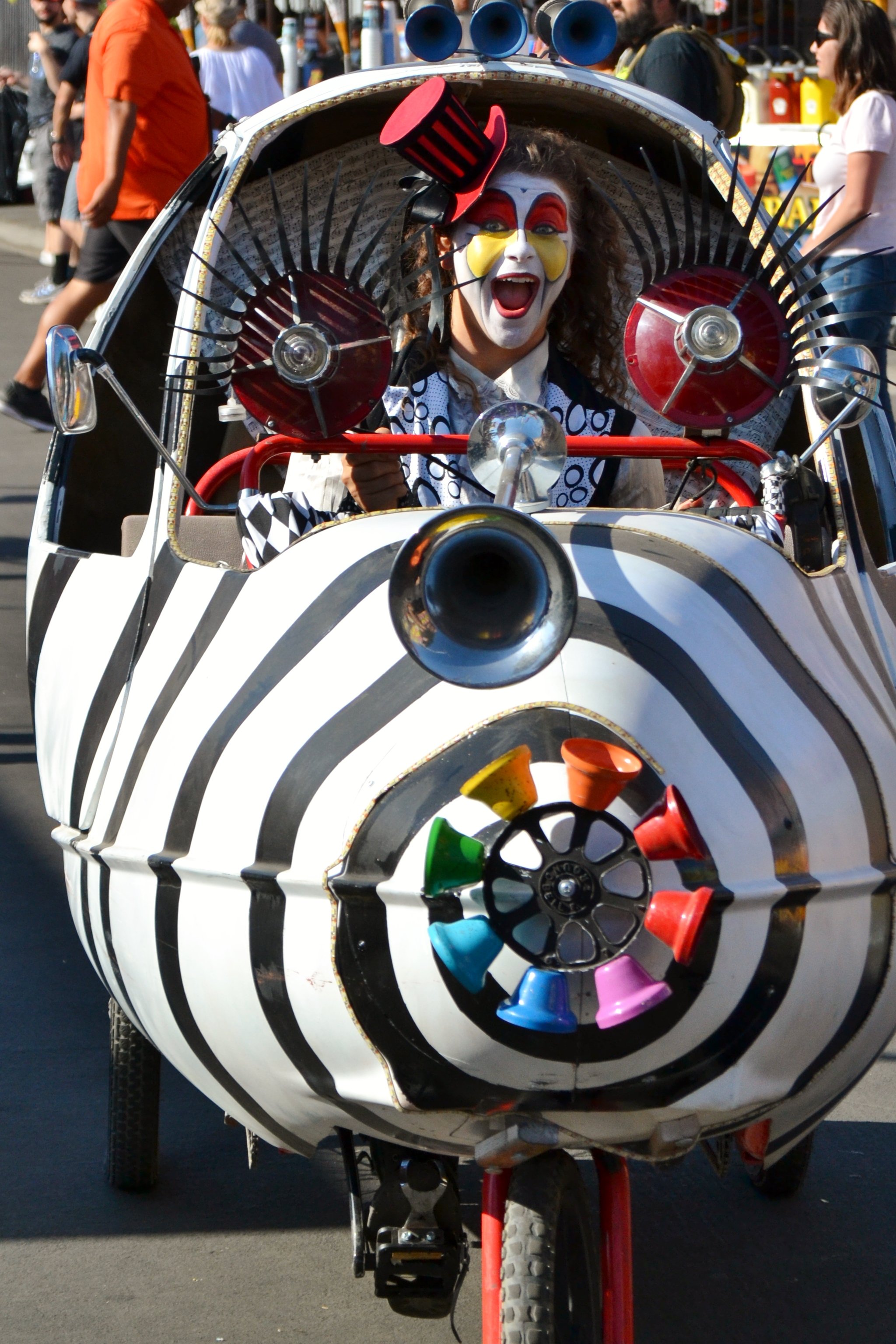 stiltshow.com one-of-a-kind handicraft