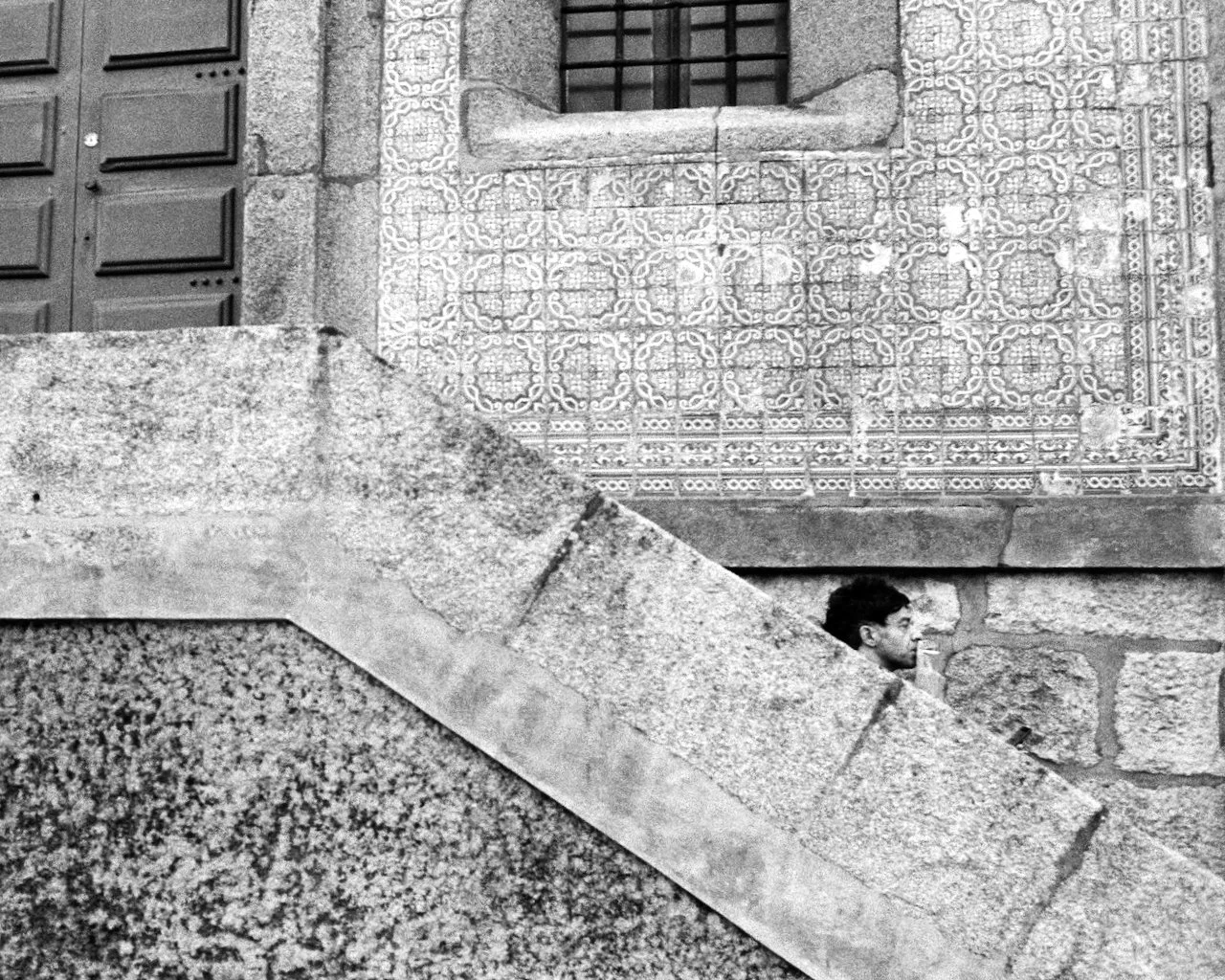 Smokers and Lovers: Analog Street Photography in Porto, Portugal. 2023