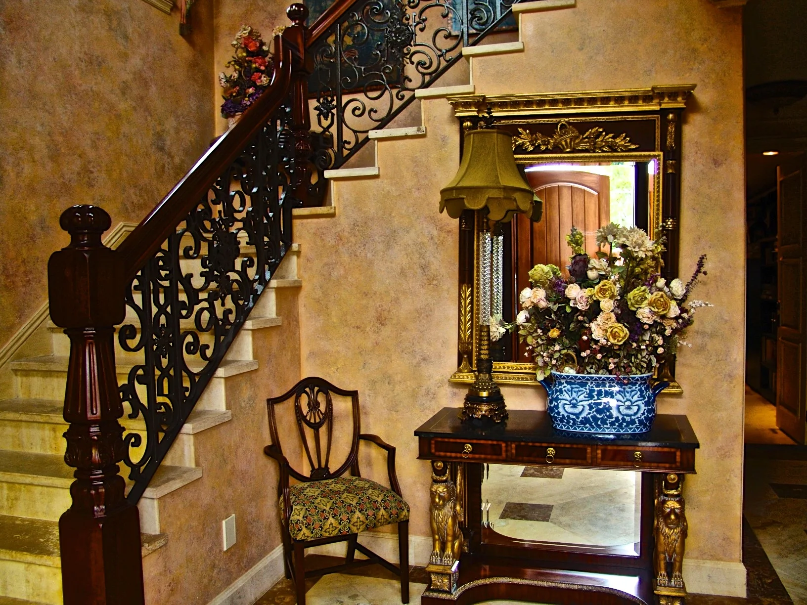 Multiple colors were used to create this Tuscan-inspired wall surface.