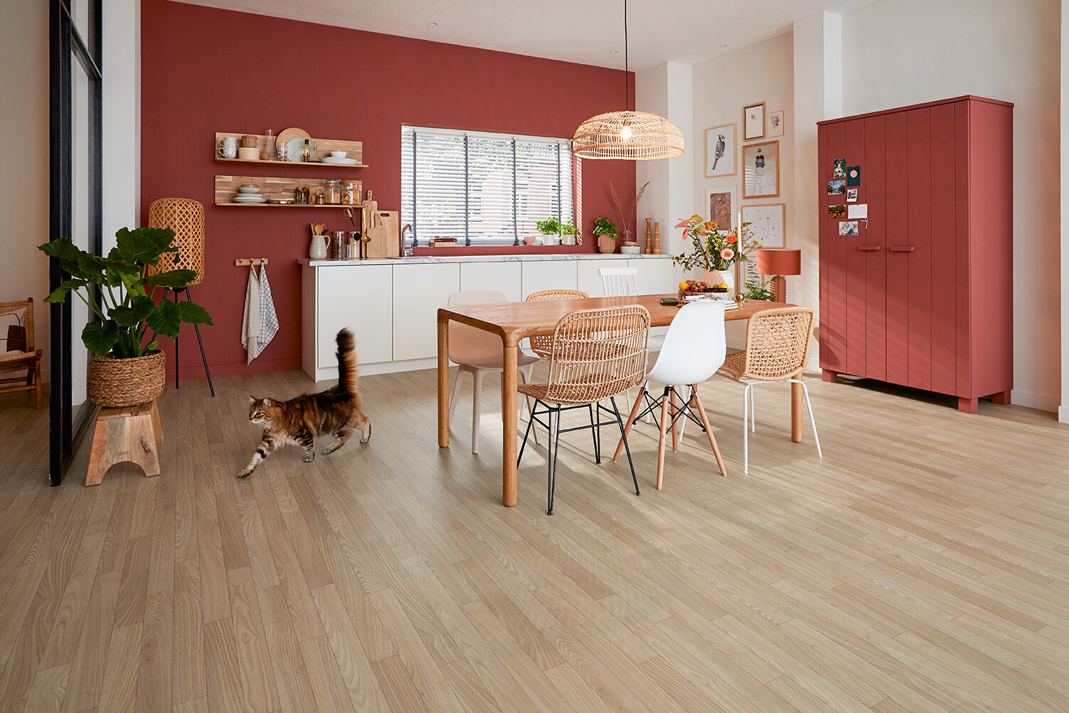 5822_CASTANEA_LIGHT_CHESTNUT_KITCHEN_SFEER_MODEL.jpg