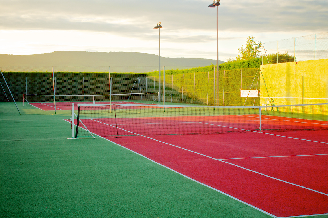 U kunt tevens ook gratis gebruik maken van de tennisbaan om de hoek. 