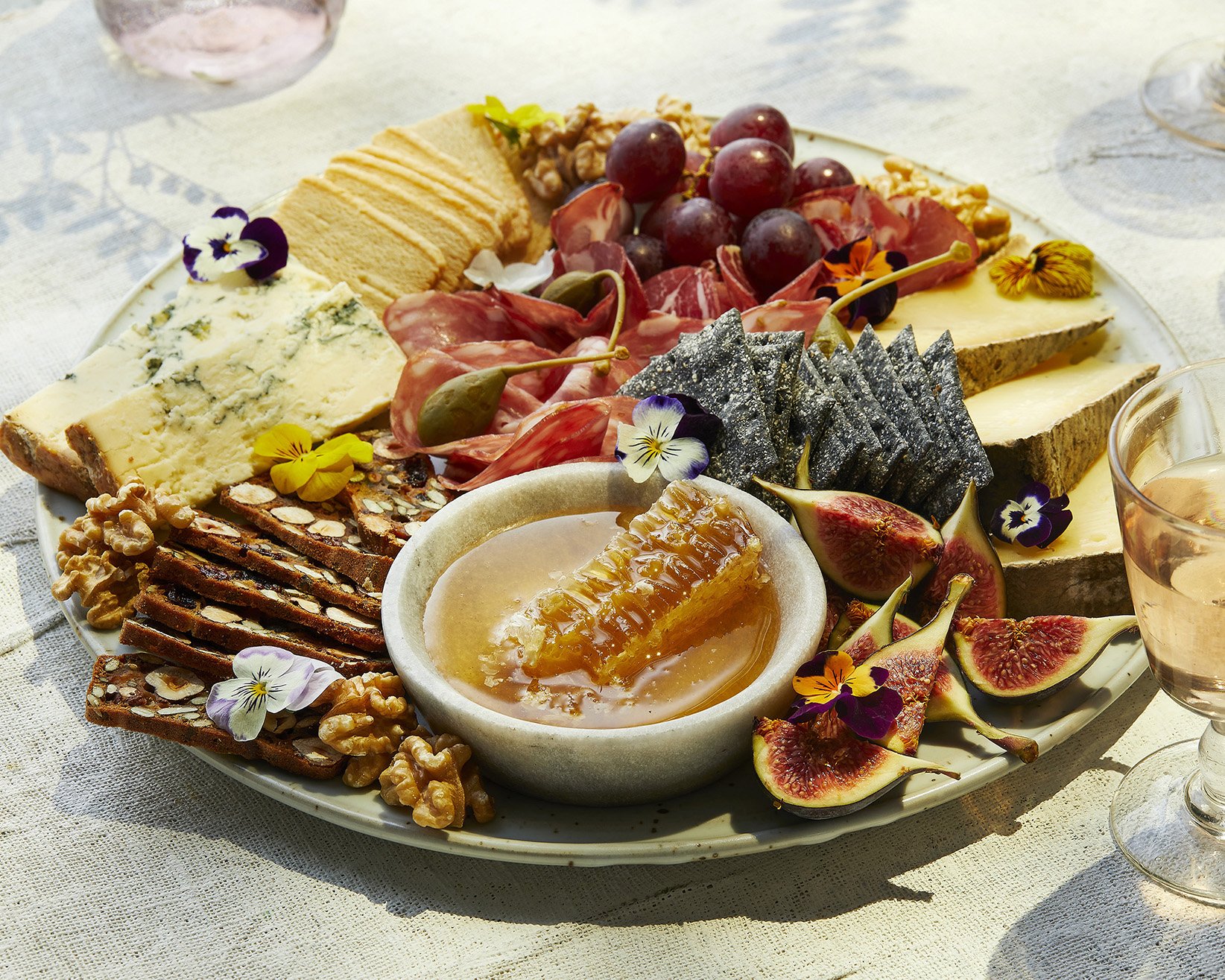 AndrewBurton_Grazing_Table4288_Luxury_Picnic.jpg