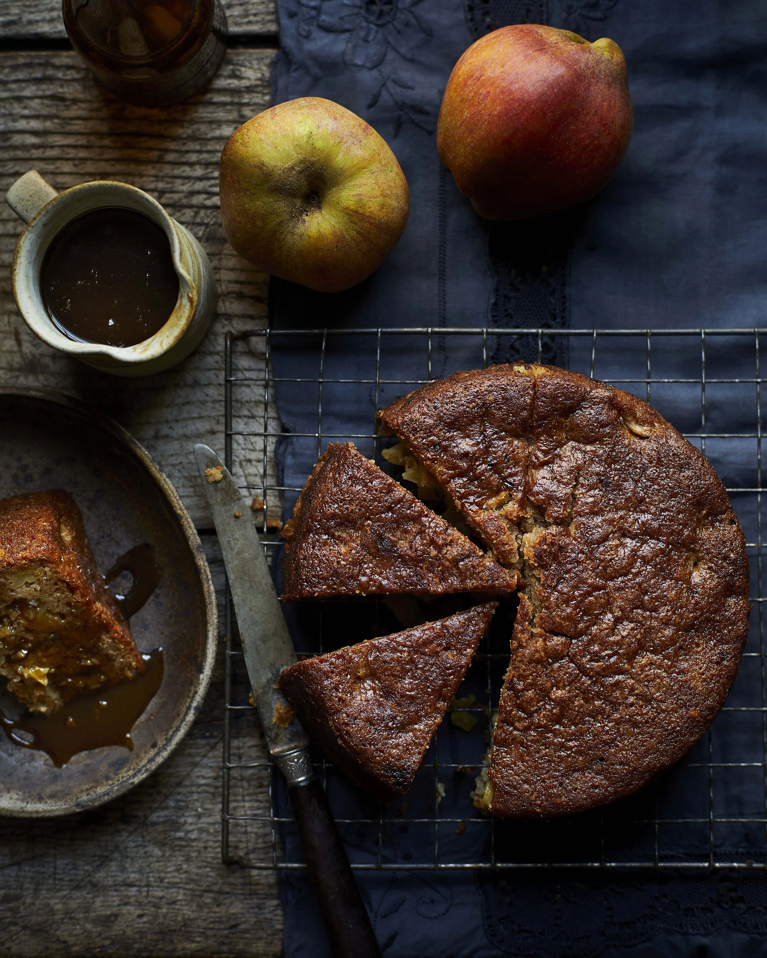 13.11.24_Kitchen_Magic0104_Sticky_Apple_Cider_Cake.jpg