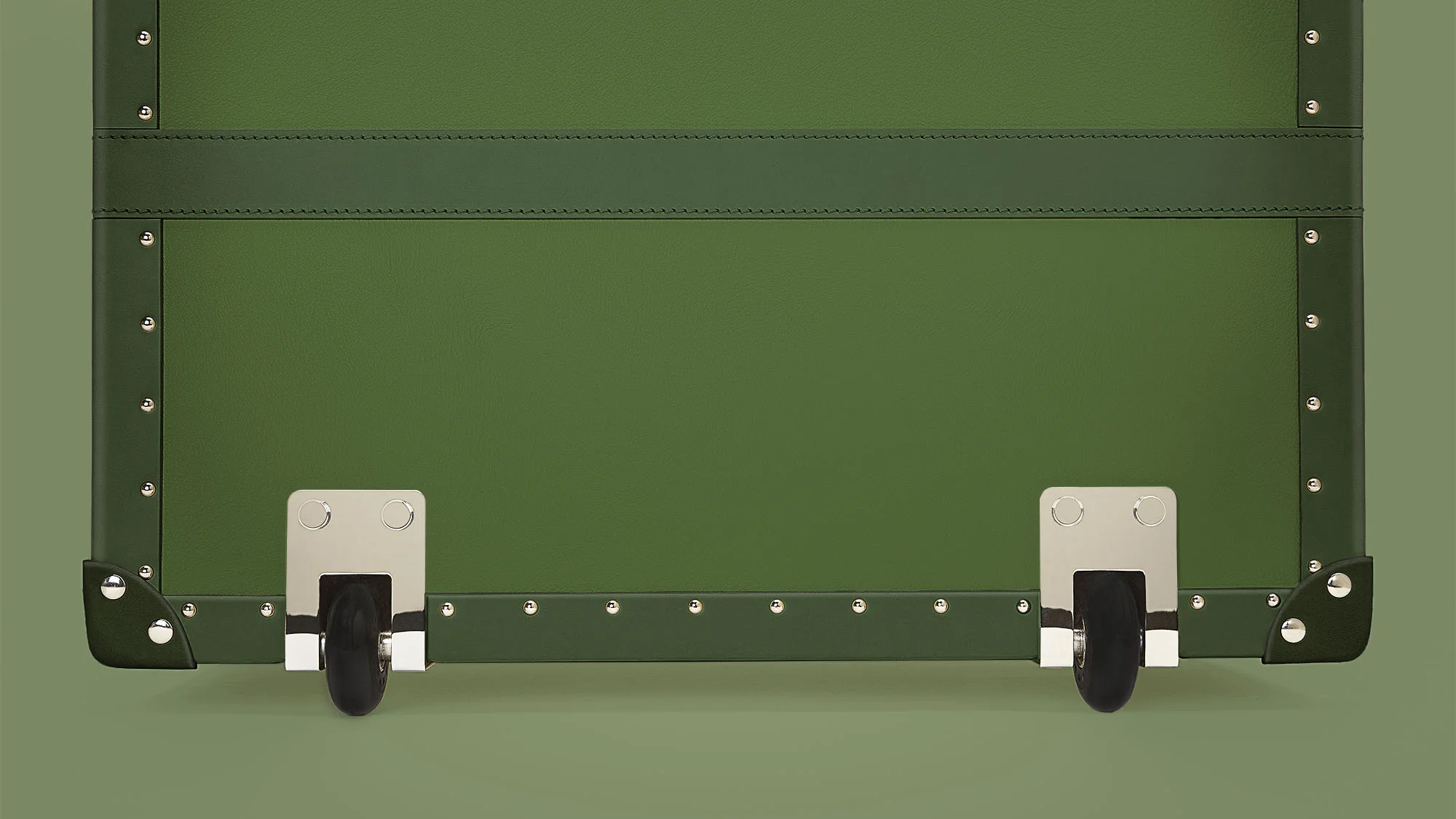 Trunk-6-Large-Wheels.jpg