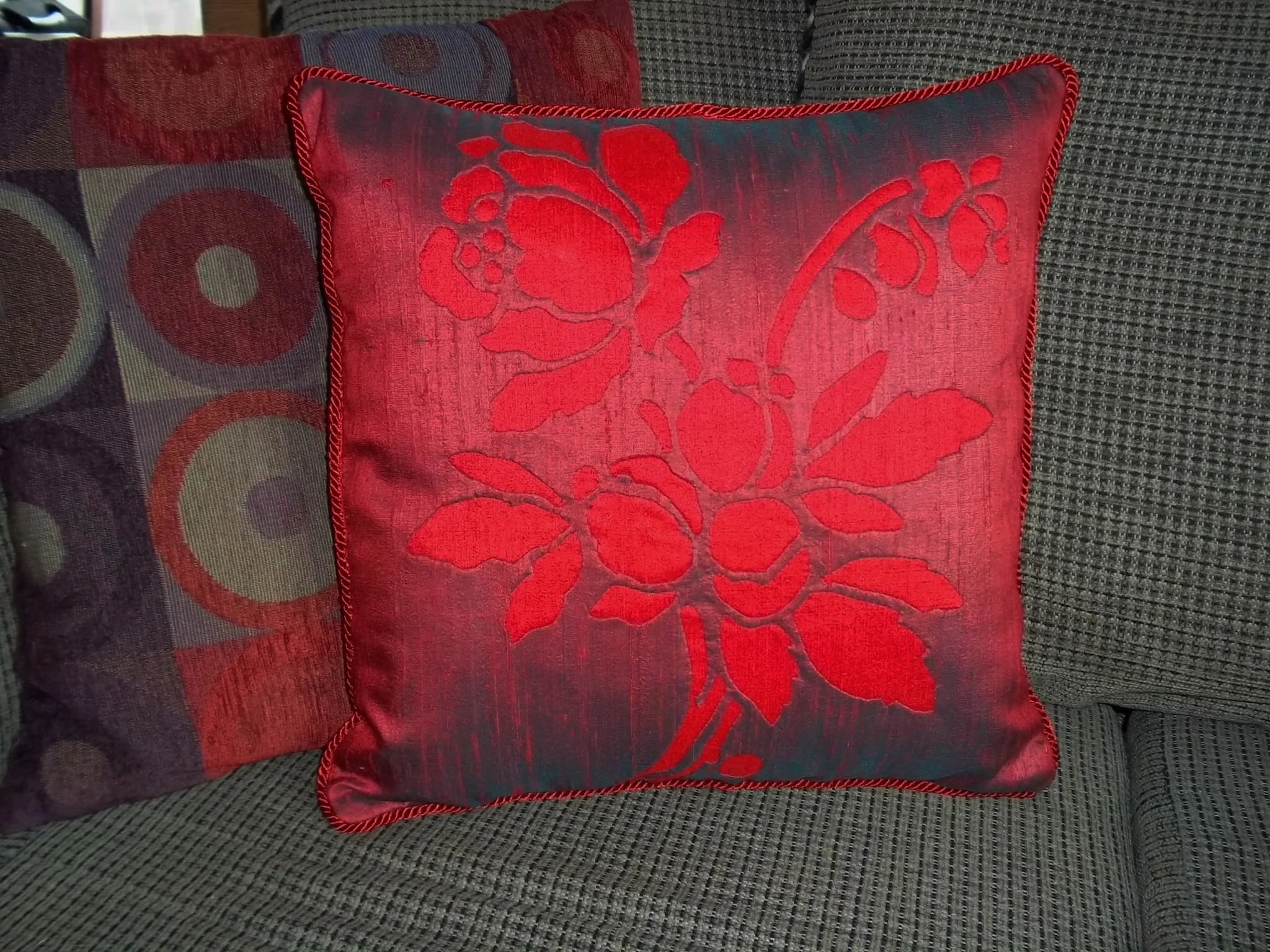 Rose pillow in Dupioni silk.