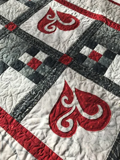 A broader look of Snowy Hearts table runner IX (21” x 35”) for hand or machine reverse applique and machine piecing.