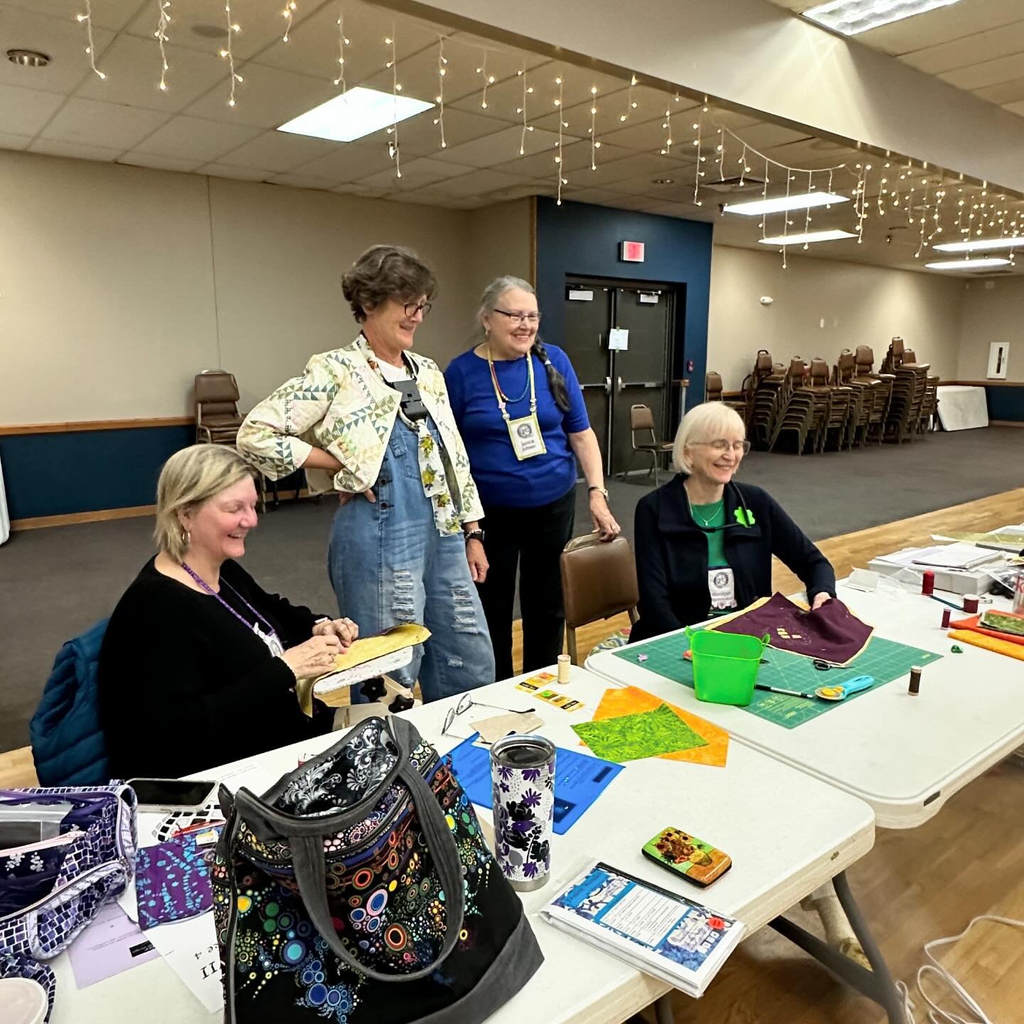 A great workshop! Students from the @longmontquiltguild workshop last week. Marvelous students; wonderful, welcoming guild members; and lots of good learning and stitching took place amidst conversation and laughter. It doesn&rsquo;t get any better t