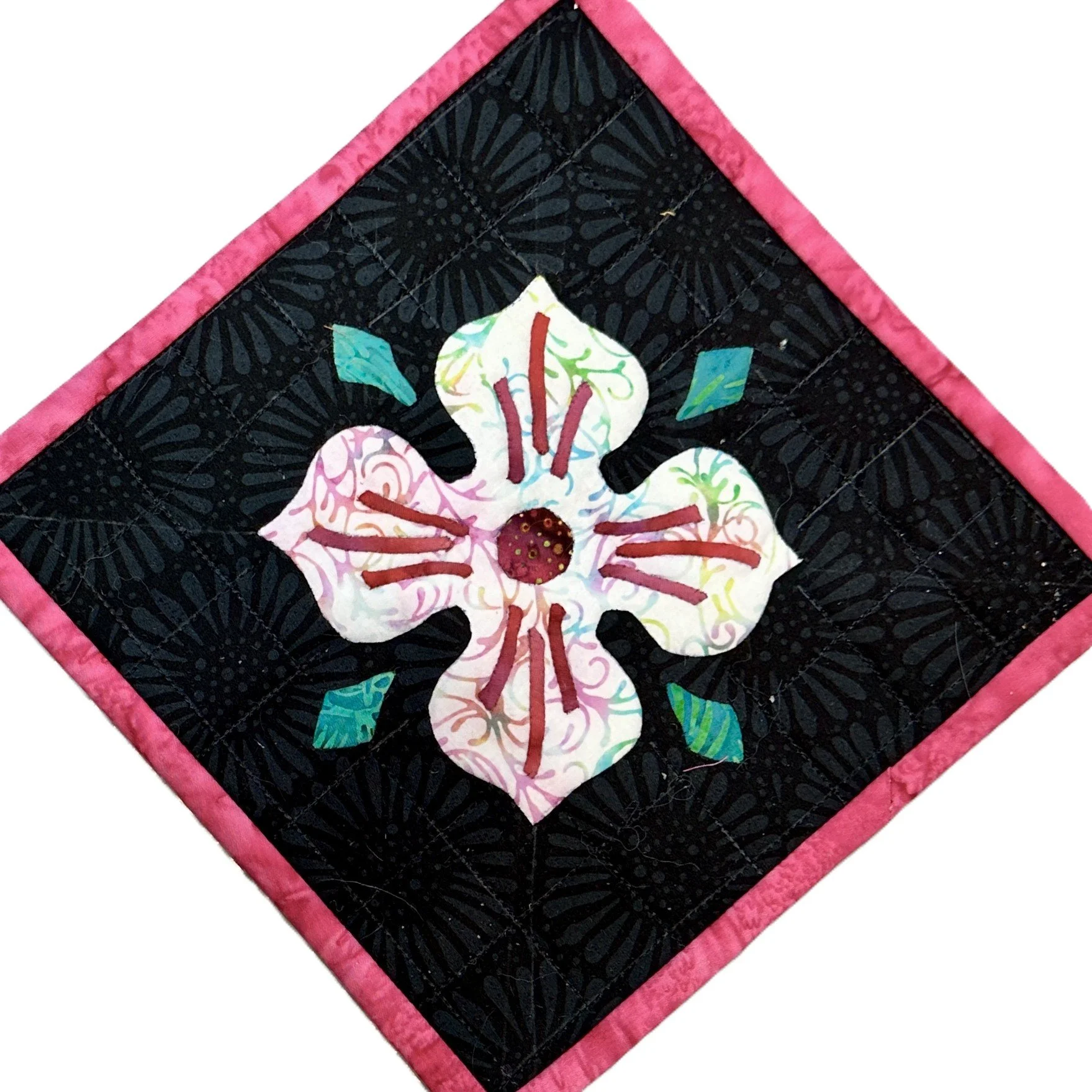 Reverse Applique is FUN! at @aqsonline AQS Lancaster, September 10 -13, 2025 with Margaret Willingham.
Join the fun and be empowered! Make the elegantly playful Tudor Rose Mug Rug by hand reverse appliqu&eacute; and with appliqu&eacute; for a unique,
