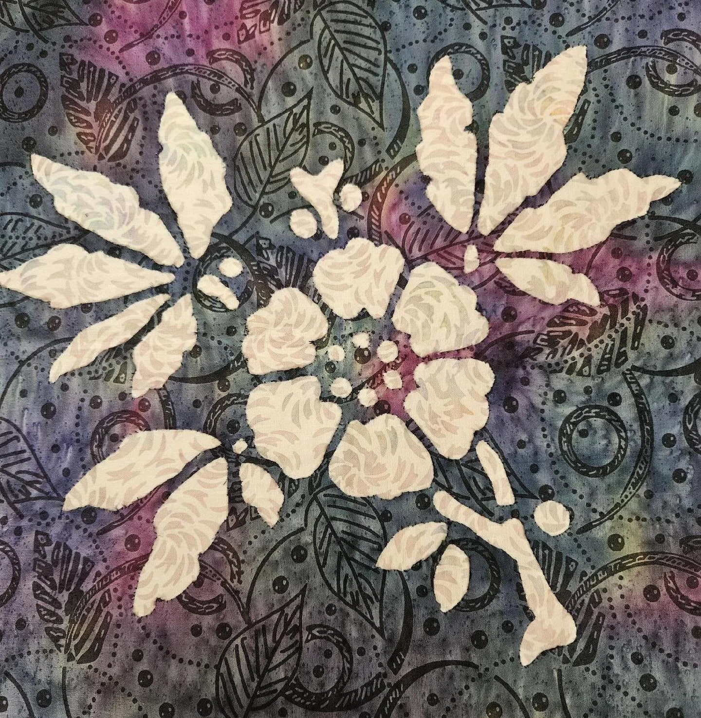 Rhea also shared her #handreverseapplique works-in-progress at Quilt-A-Fair&hellip;Apple Blossom &amp; Iris, and picked up the other flower Patterns in our Victorian Flower Garden series. Well done! #quiltafair #coloradoquiltingcouncil #eyeofthebehol