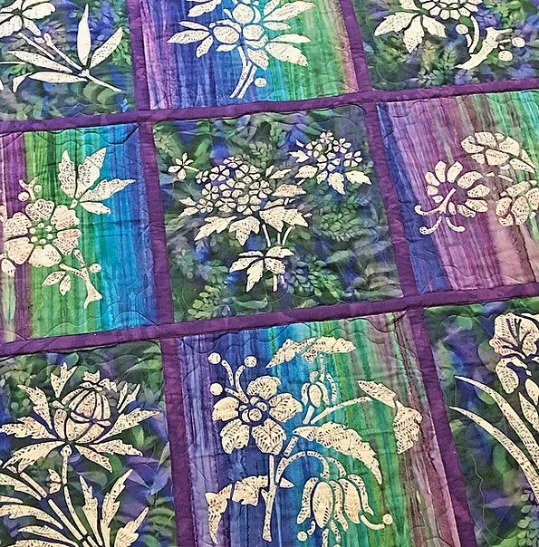 Open Studios @quiltfestival today with Margaret Willingham of @eobquiltdesigns ! ❤️REVERSE APPLIQU&Eacute; is FUN!. 10 am -Noon, quilt studio: Learn our fun and easy way to reverse appliqu&eacute; by hand or machine the Eye of the Beholder way. ❤️1.L