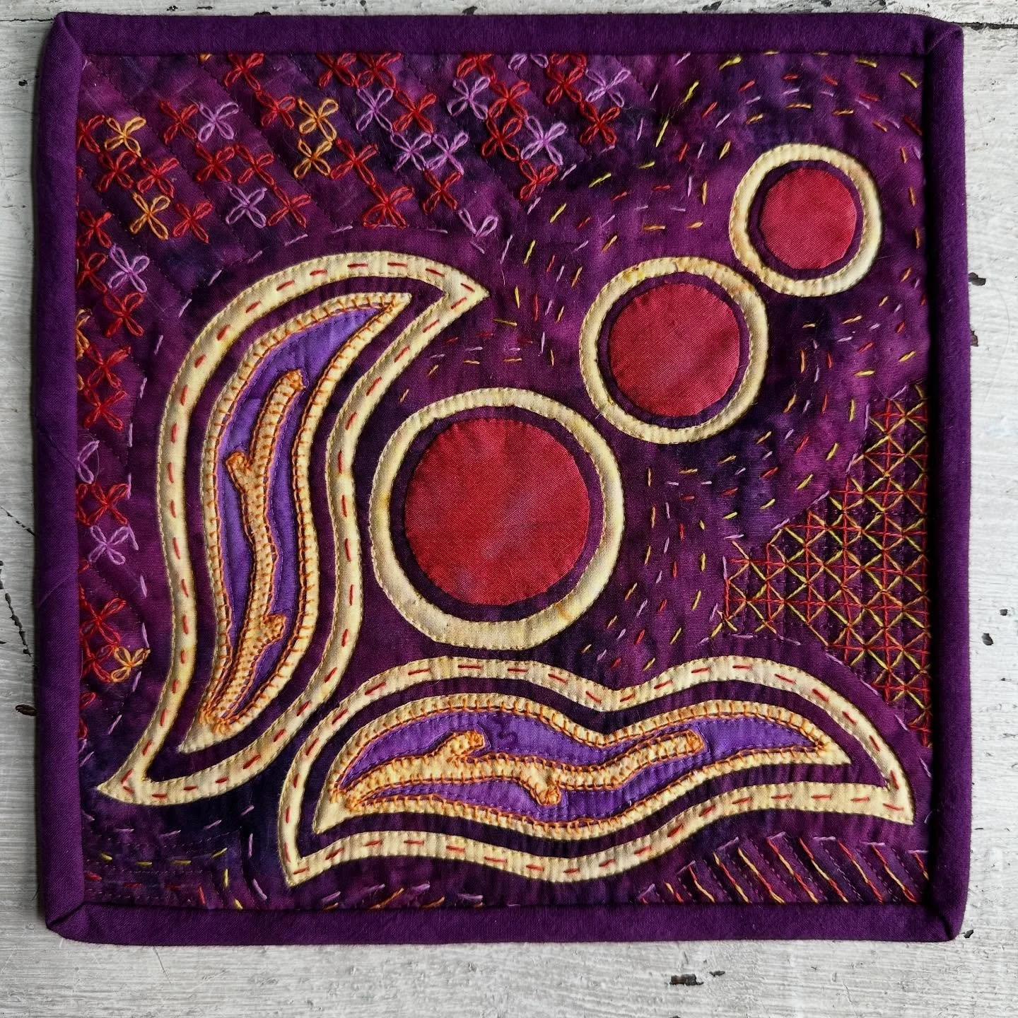 Open Studio with Margaret Willingham at @quiltfestival , Saturday, October 11, 2-4 pm: EMBROIDERY FOR MOLAS in the Embellish/ Paint studio.After a Mola is hand reverse appliqu&eacute;d, the Kuna Indians embellish them with very fine, but simple embro